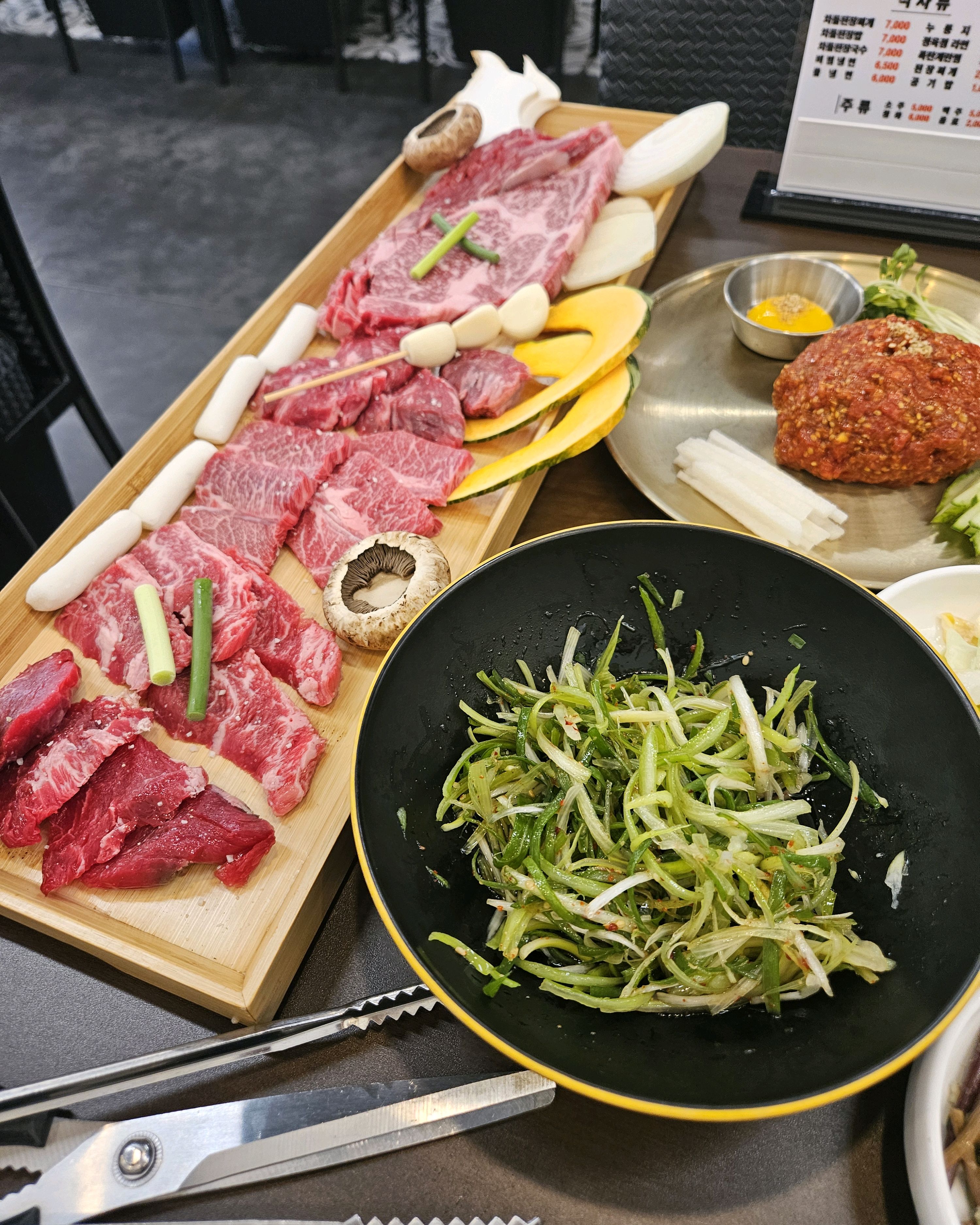 직원분도 친절하고 매장이깔끔해요 - 불당동 맛집 소바우 정육식당 불당점