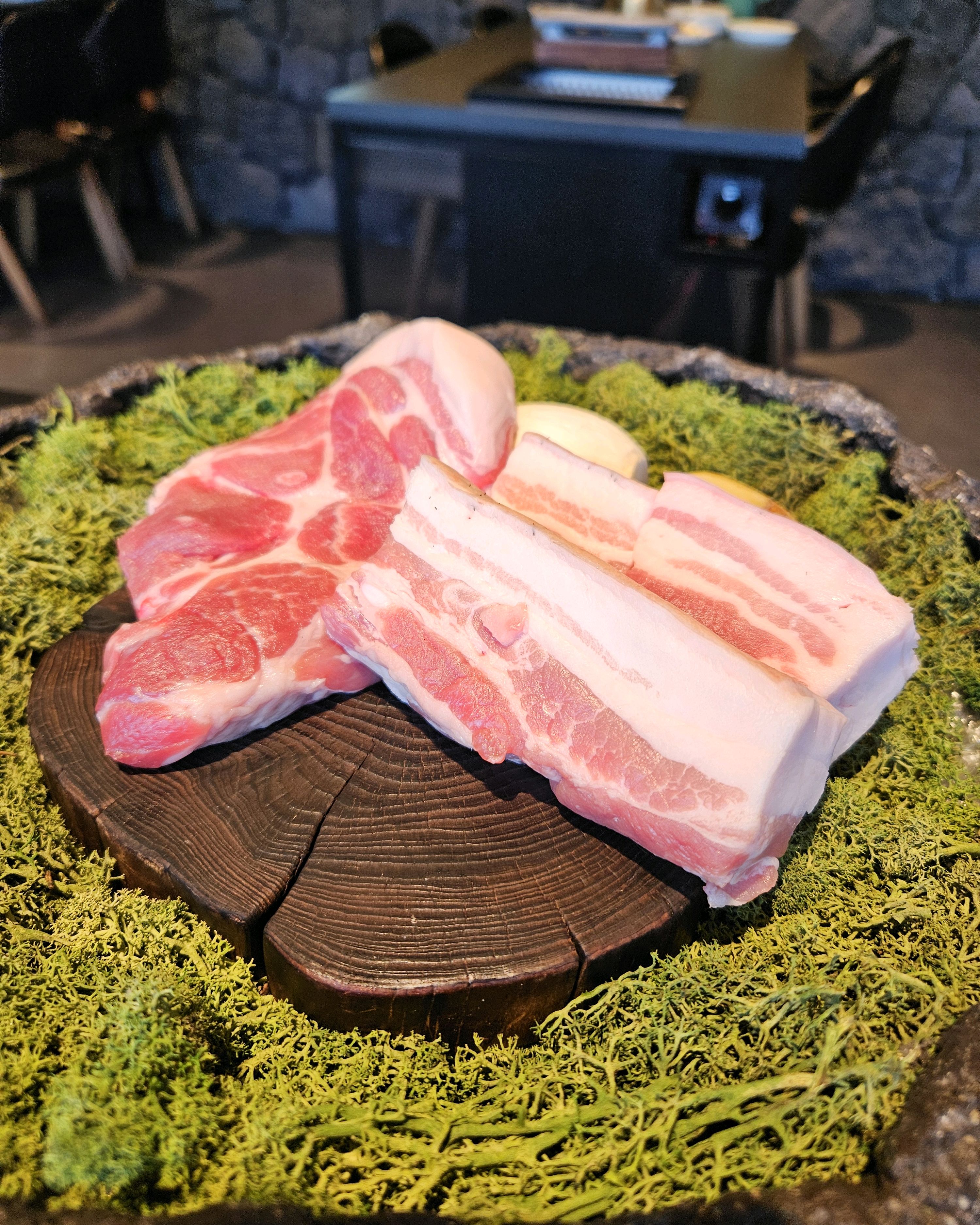 제주 도착하자마자 식사하러 갔는데 너무 맛있게 먹었어요!! 고기 잘 구워주시는데 육즙이 너