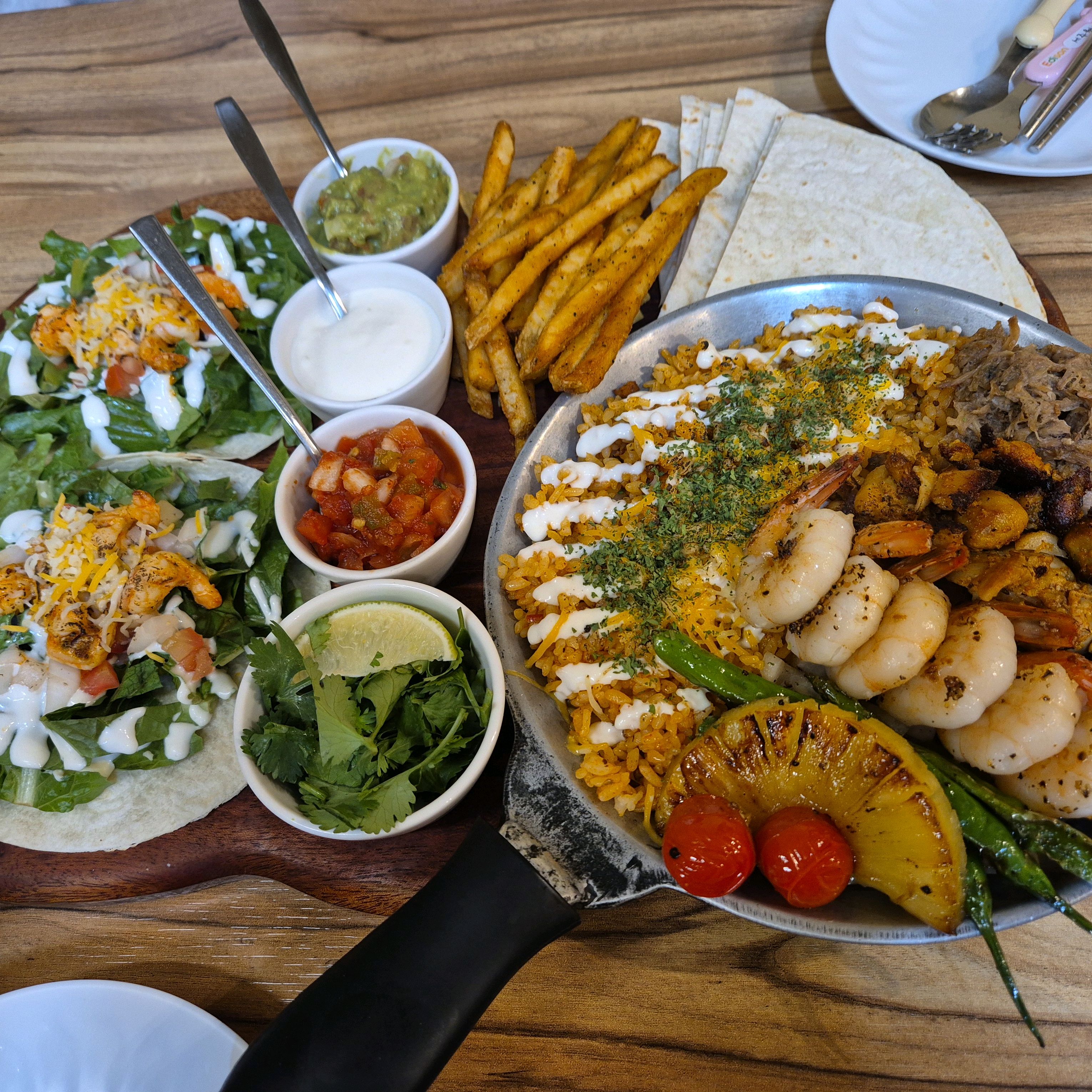 타코가 먹고 싶어 방문했어요! 양도 푸짐하고 맛있네요😋 5세 아이도 잘 먹어서 또 같이 오