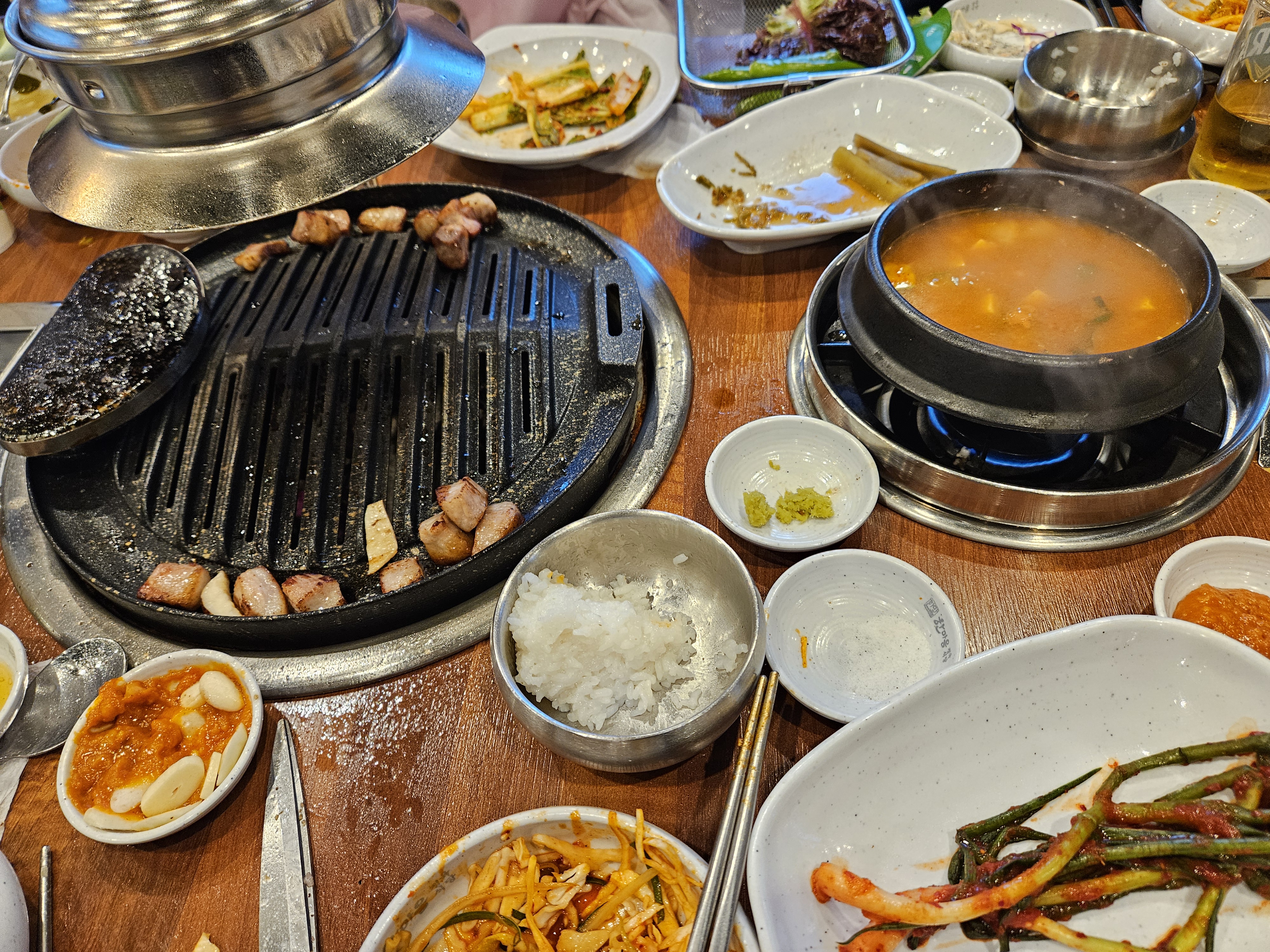 최고입니다^^ 아이와 가족 지인들과 함께하기 좋습니다~~키즈놀이터도 커서 아이들도 잘 노네