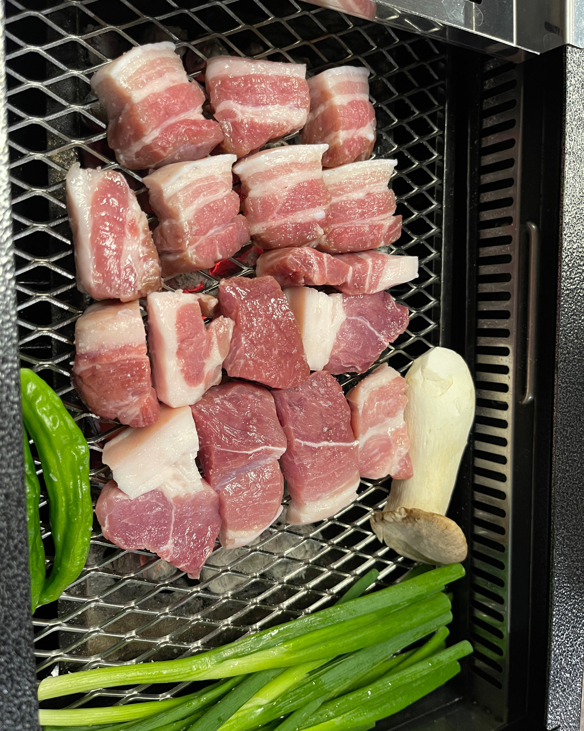 고가 너무 맛있네요👍 제주 공항에서 바로 가서 먹었는데 제주 공항 근처라서 접근성도 좋고 