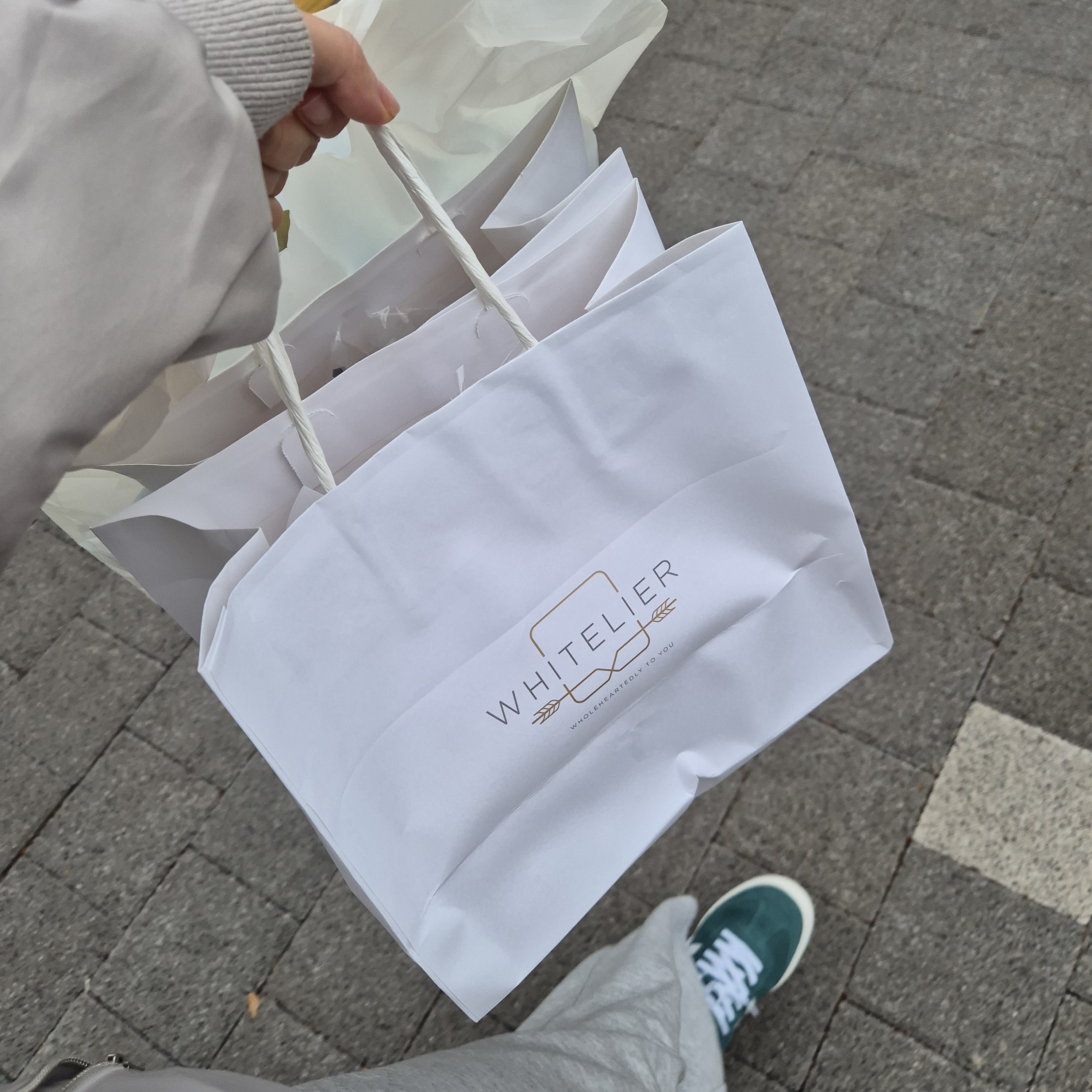 저번에 구매하고 엄마가 맛나게 먹어서 또 구매했어요~ 주말은 확실히 대기가 길어요ㅜ - 안산 맛집 화이트리에 안산점