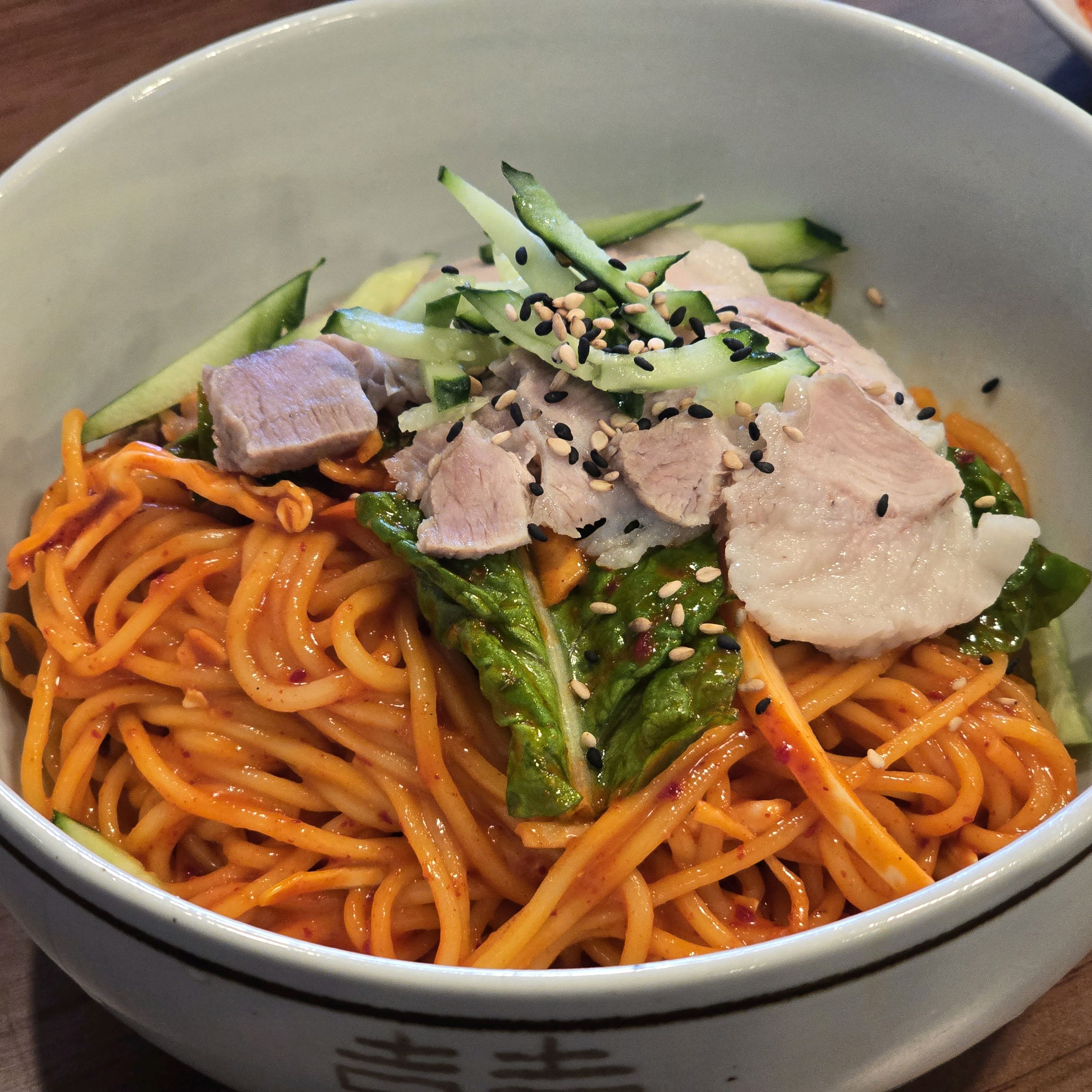 국물 매우 깔끔하며 고소하여 맛있습니다 - 제주 맛집 장수국수 본점