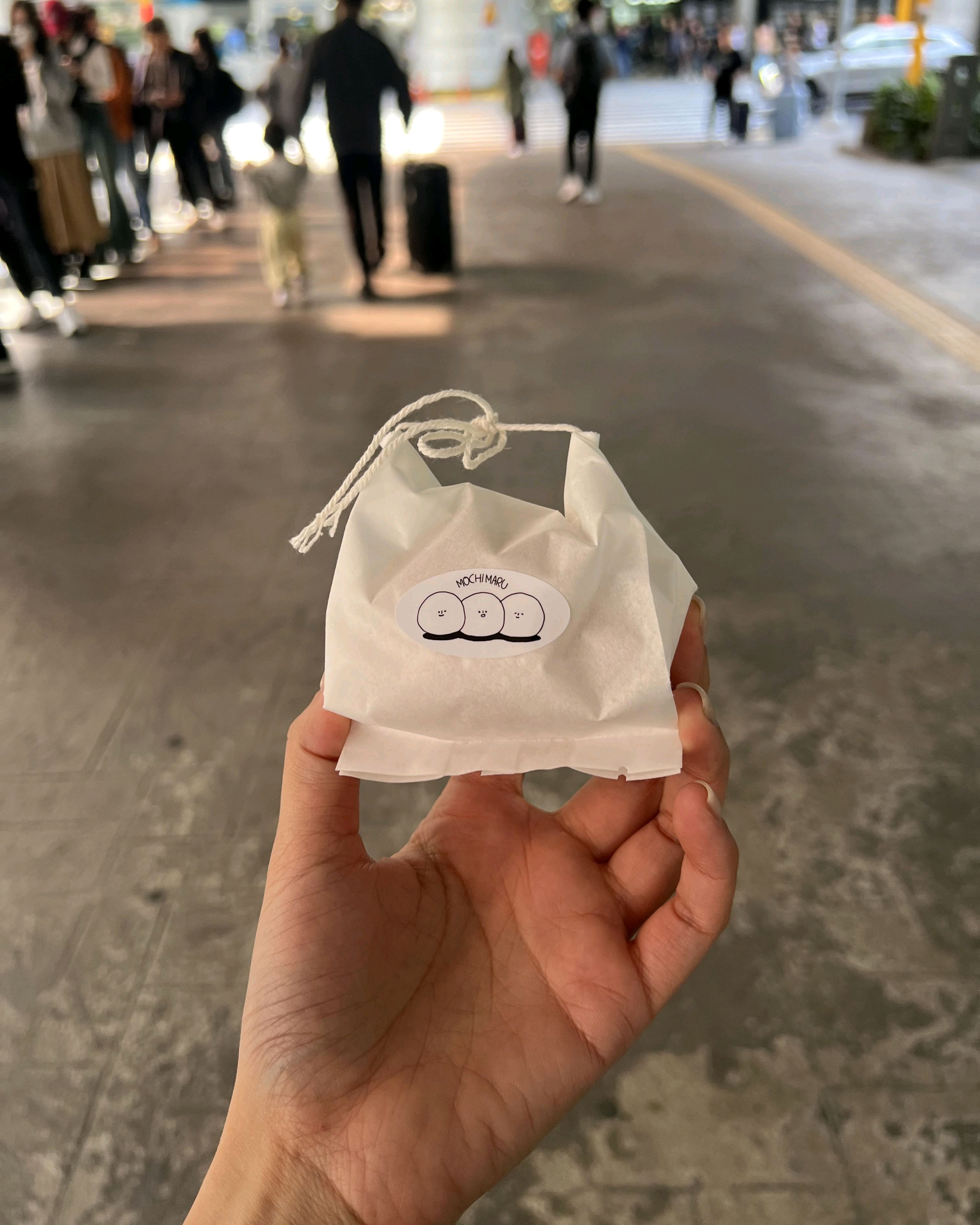 공항가면서 하나 뜯어먹어봤는데 존맛탱 - 제주 맛집 모찌마루