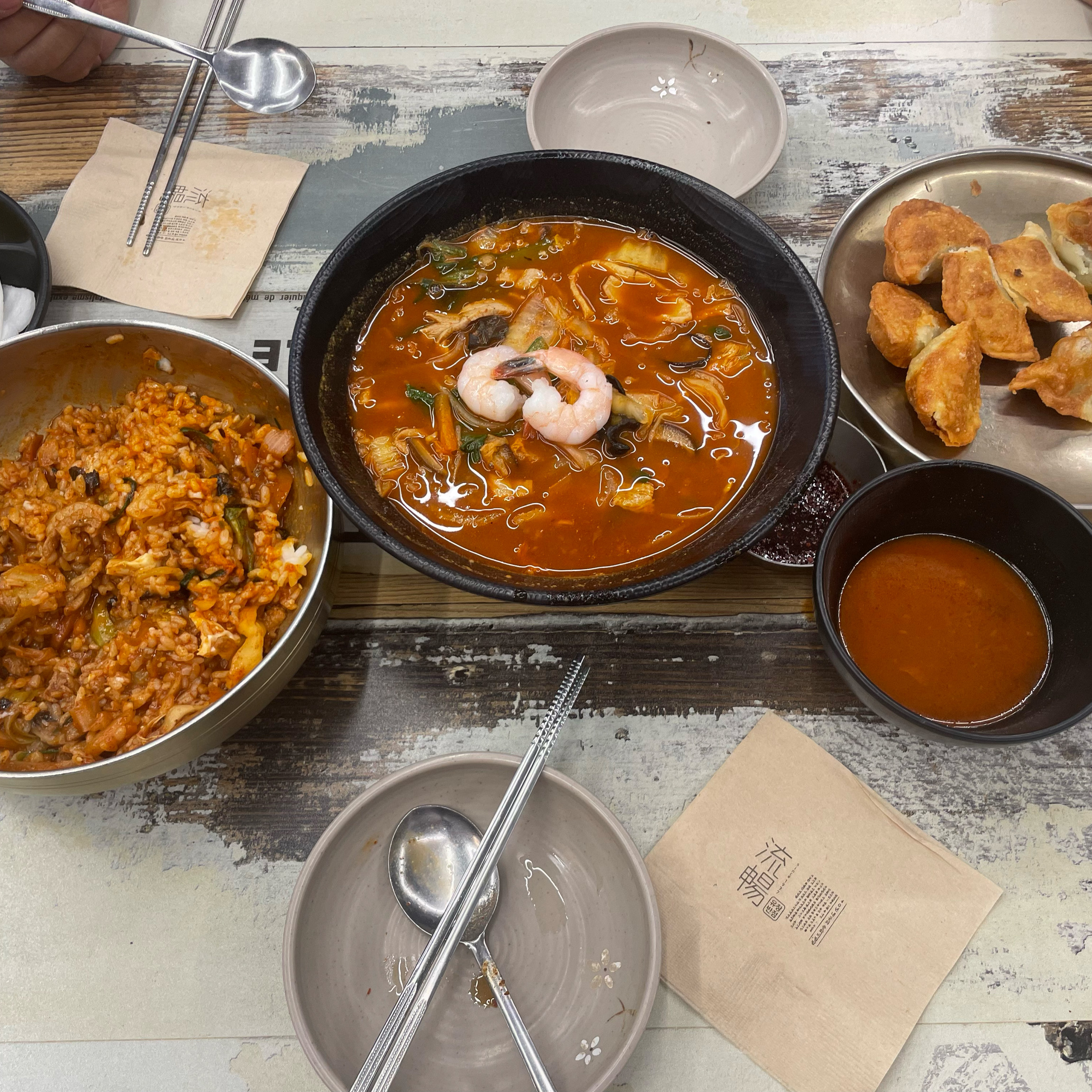 몇년전에 가보고 중화비빔밥이 맛있었던 기억이 있어 갔는데 넓은 곳으로 이사했네요~ 맛도 바
