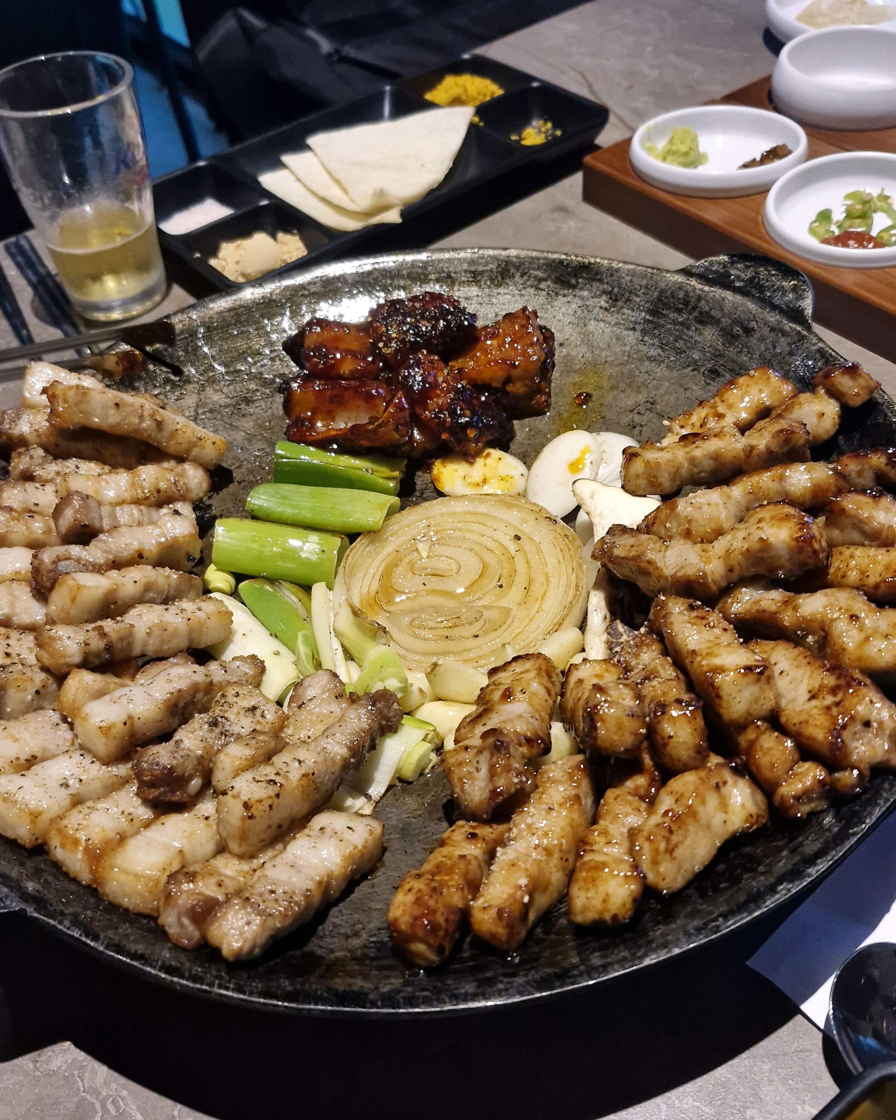 친구가 구워지는 고깃집이 좋다고 해서 찾다가 우연히 왔는데 너무 맛있고 친절하시고 최고에요