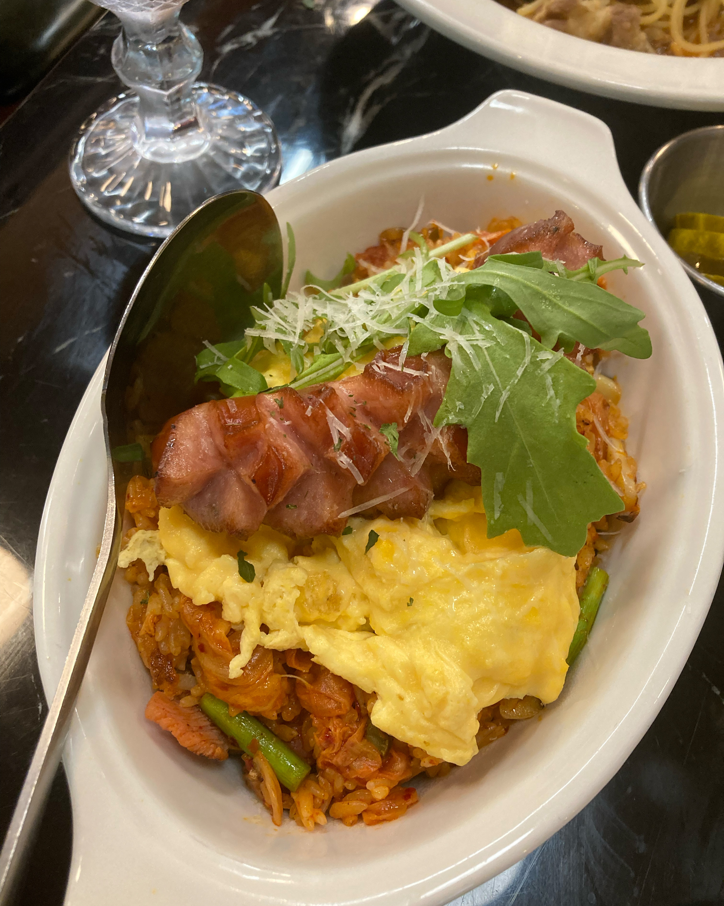 음식 다 맛있고 매장 인테리어도 너무 예뻐요!! 음식중에는 특히 피자가 맛있어오 ㅎㅎ 매장