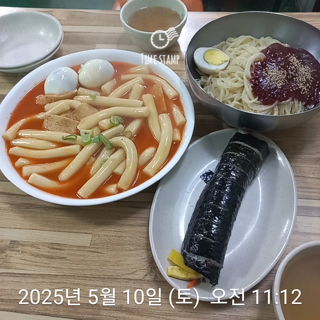 요즘 티비에 계속 나오는데 오랜만에 땡겨서 8시에 예약하고 11시에 먹었네요. 원래도 사람