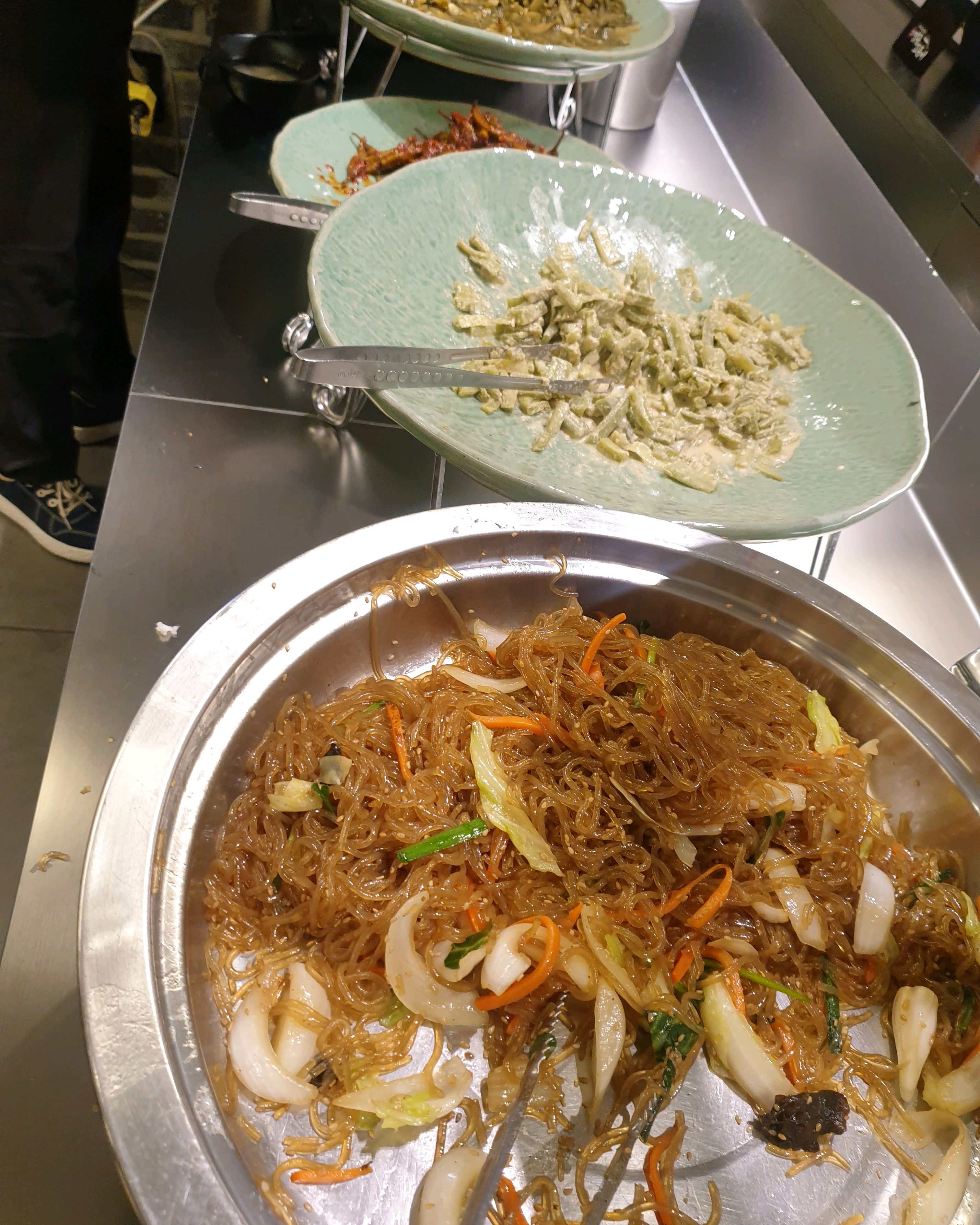 생선구이 너무맛있어요~!!가족단체모임으로 왔어요 샐러드바도 너무잘되어있고 떡볶이 잡채 너무