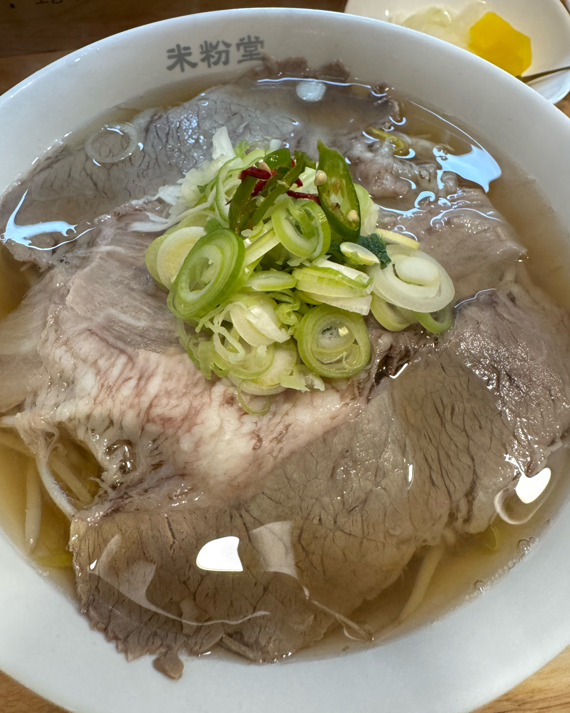 간이 자극적이지 않아서 속도 편했고, 전체적으로 아주 깔끔하고 정갈한 맛이었어요. 베트남