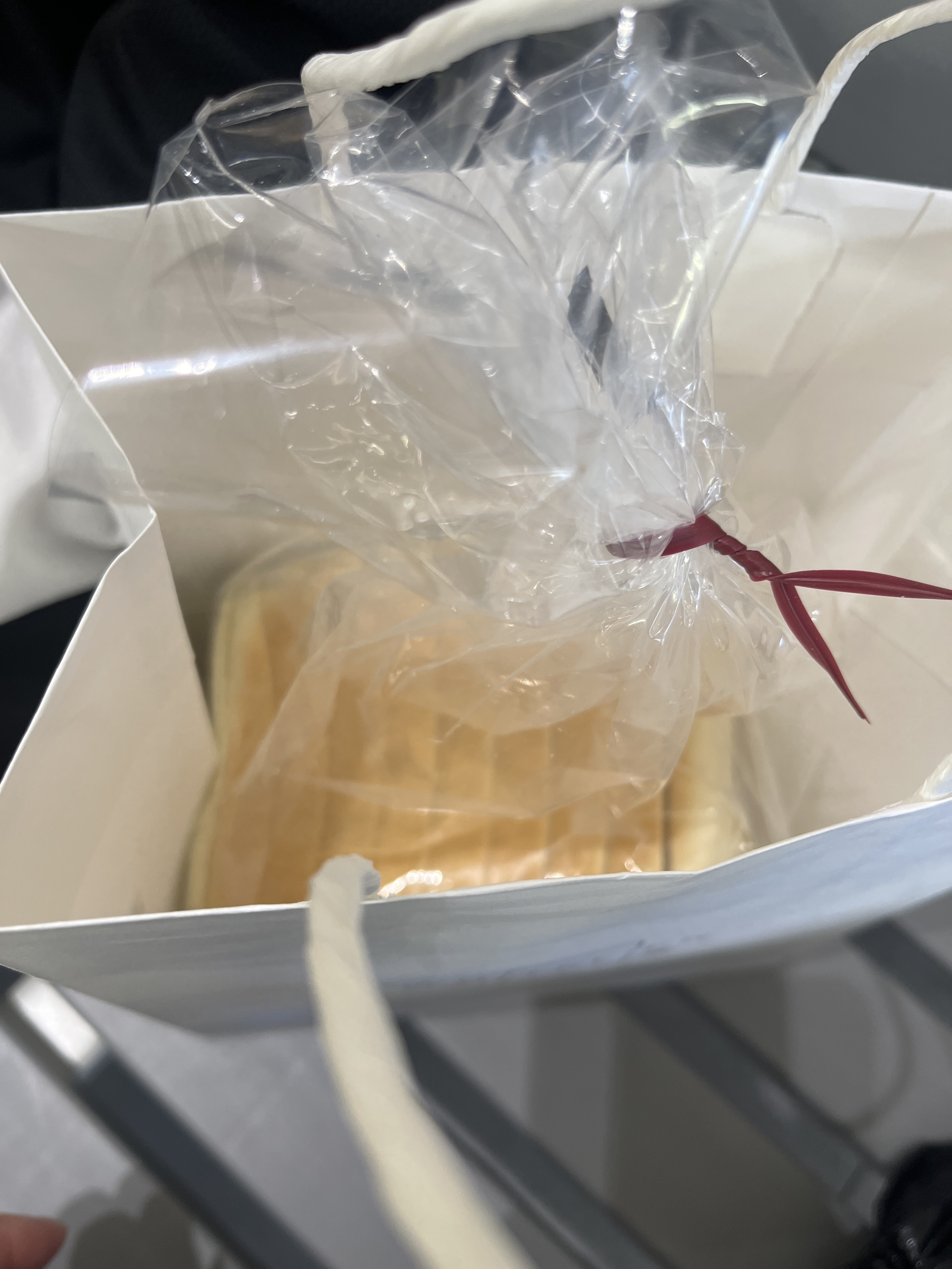 저녁에 품절되서 못샀는데 오늘은 일찍이 지나가는길에 들려 구매했어요~ - 일산지 맛집 화이트리에 울산전하점
