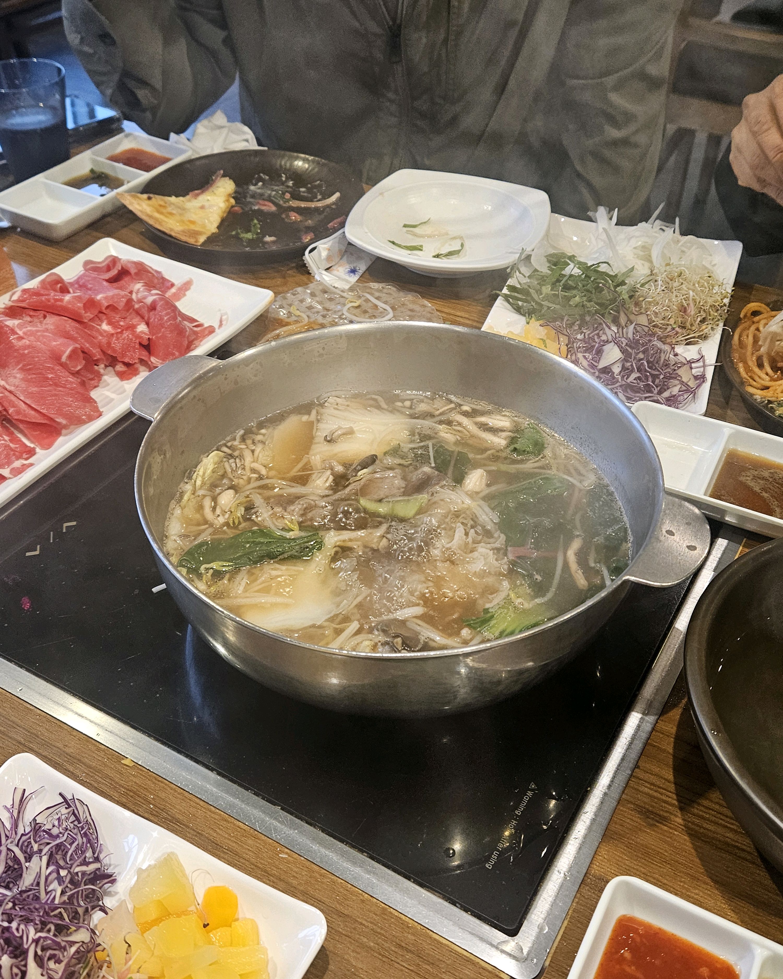 샤브샤브 먹고싶을때마다 항상 가족끼리 오는 곳에이요😆 이번에 생일 맞이로 방문했는데 재료도