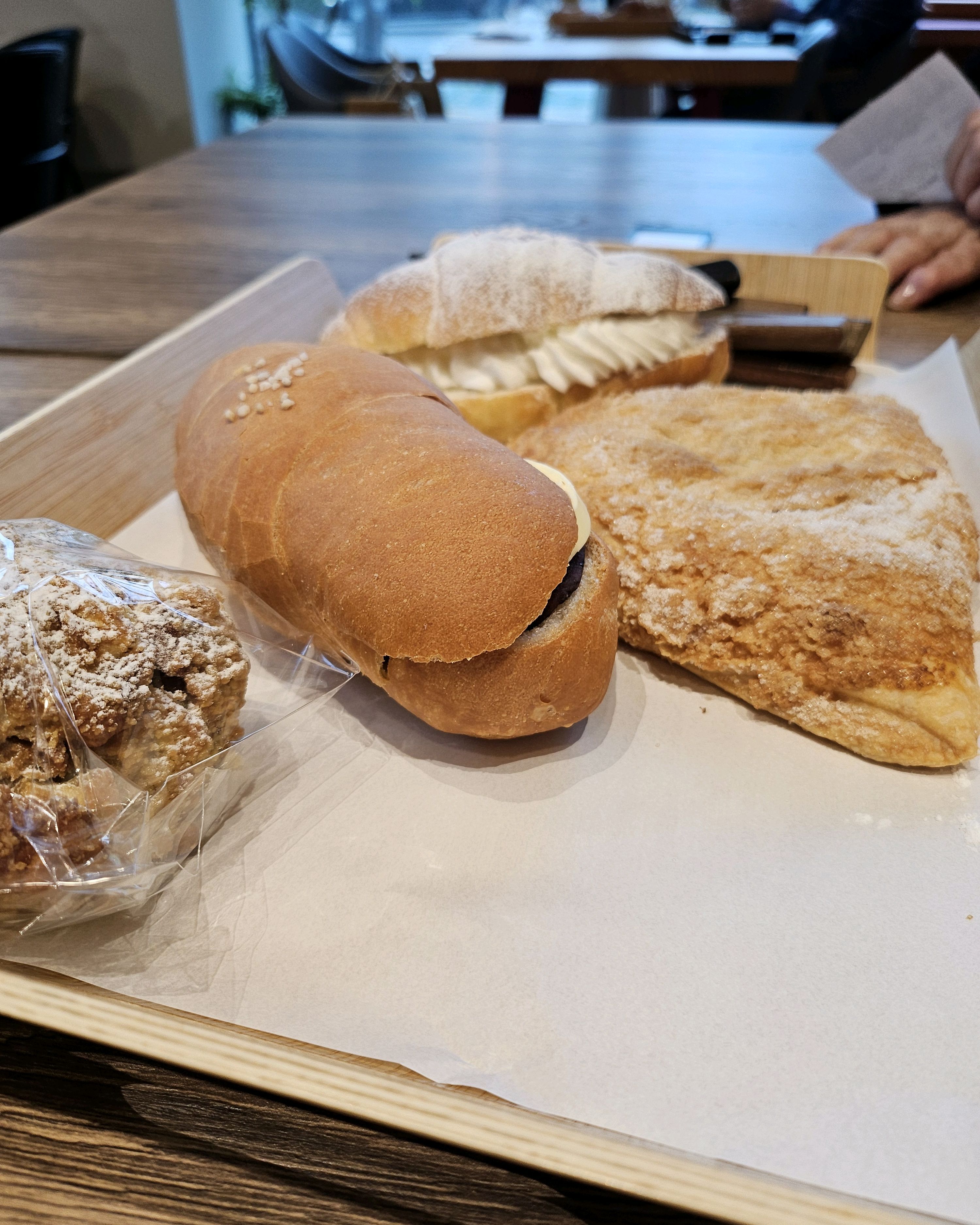 부모님과 함께한 빵백화점 빵도 넘 맛나고 장소도 넓고 좋으네요.. - 인천 맛집 빵백화점
