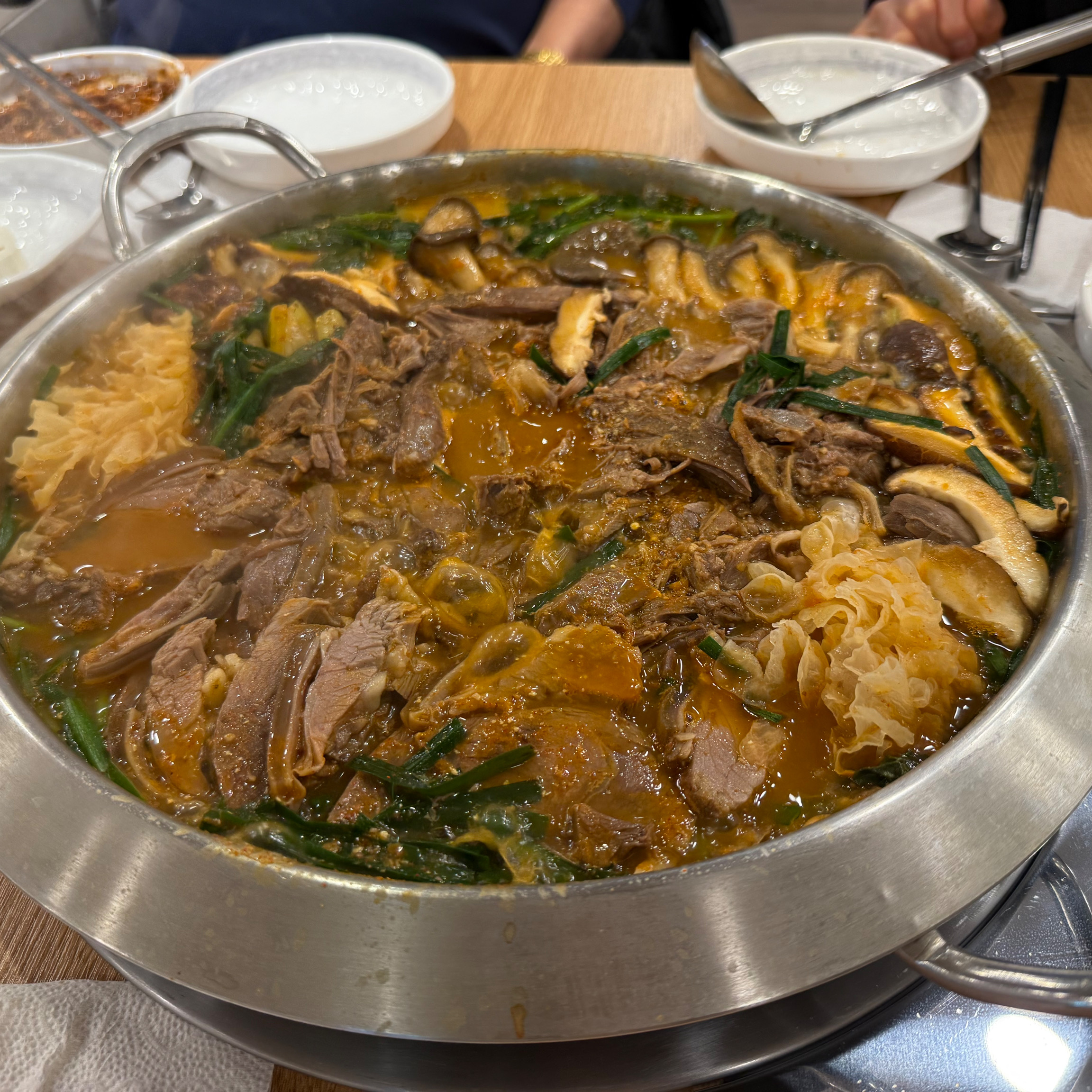 동네에 염소탕 집이 생겨사 부모님 모시과 방문했어요 - 권선동 맛집 천복집 흑염소 수원권선점