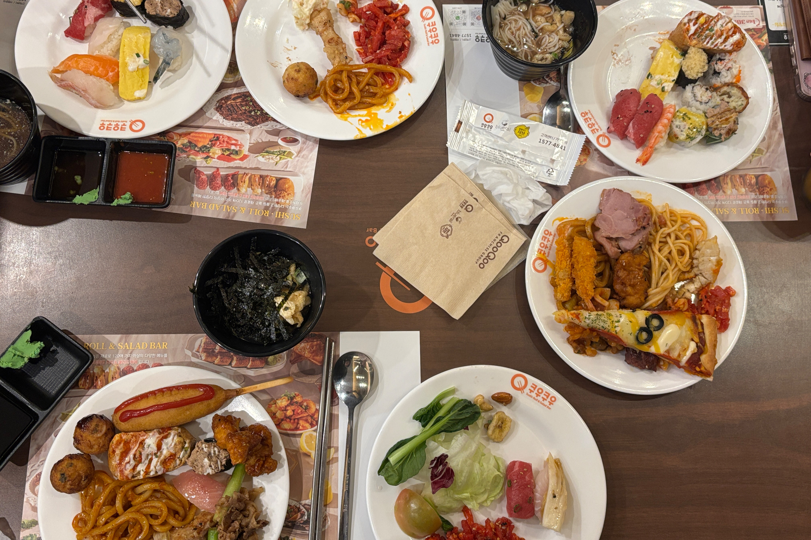 친구들과 모임으로 쿠우쿠우에 왔어요. 너무 깨끗하고 맛있고 직원들도 친절하고 좋은 공간이네