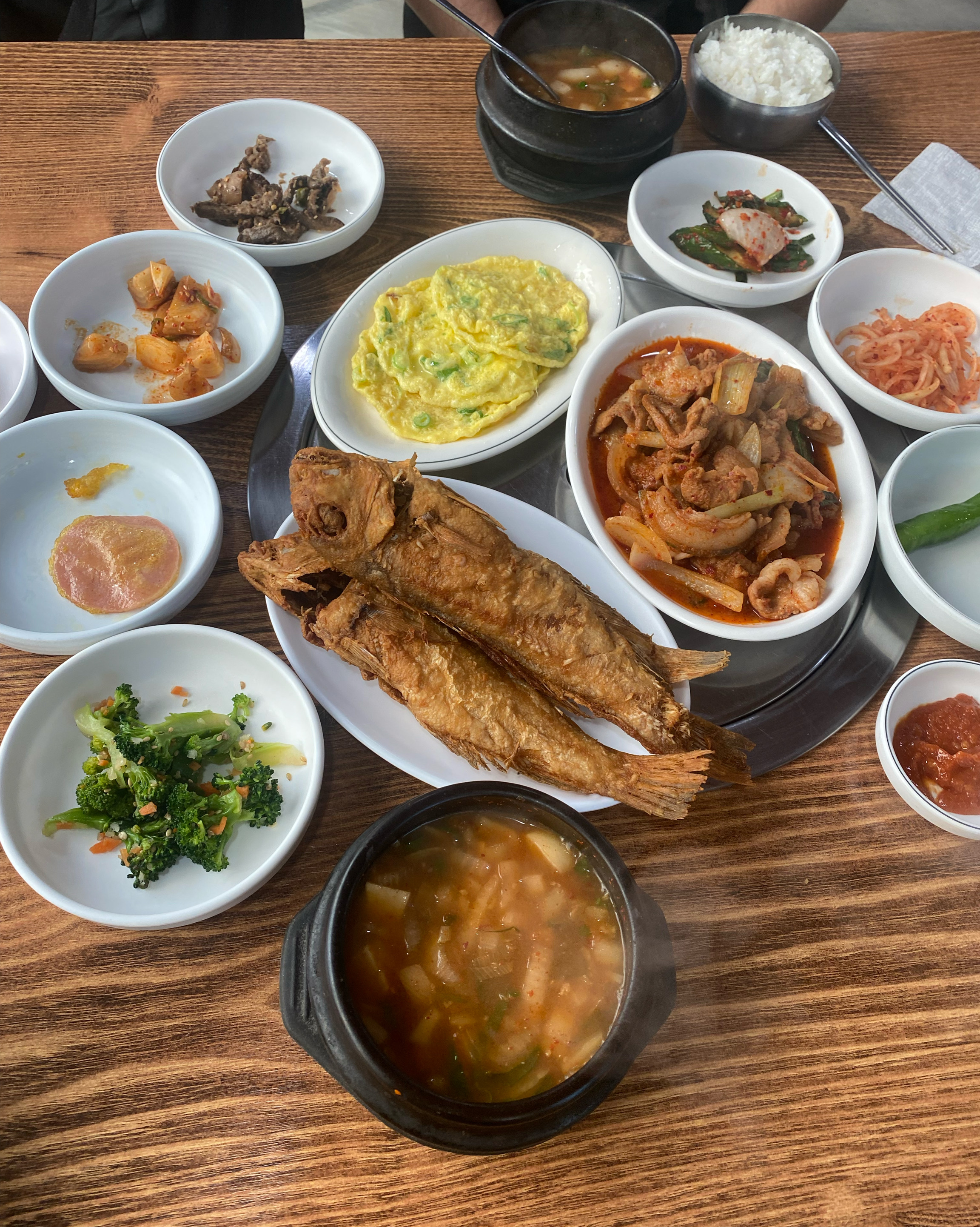 음식이 푸짐하고 가격이 저렴해요 - 제주 맛집 고은물식당 제주산방산점