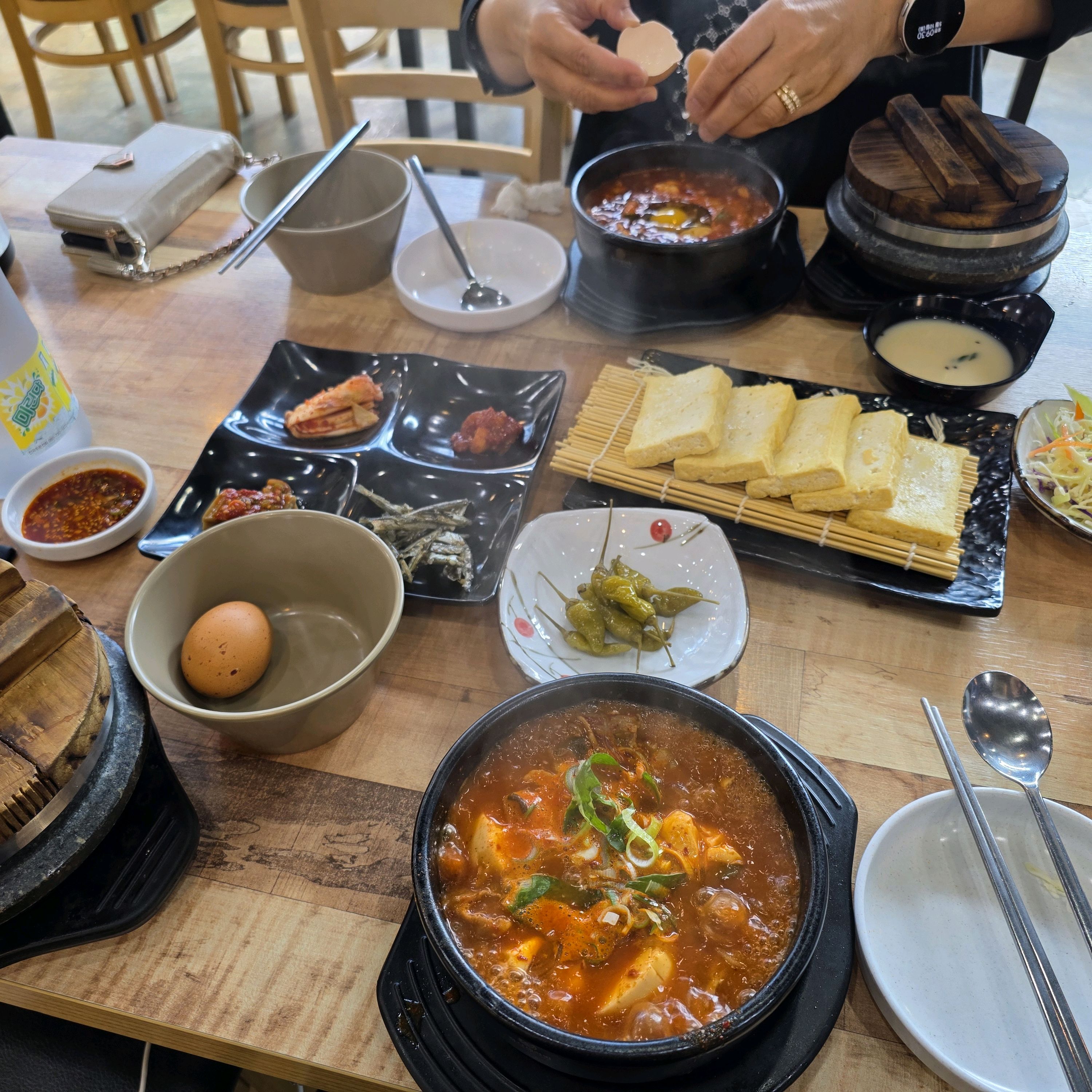 제주도에 여행와서 첫끼로 먹었습니다. - 제주 맛집 일품순두부 하귀점