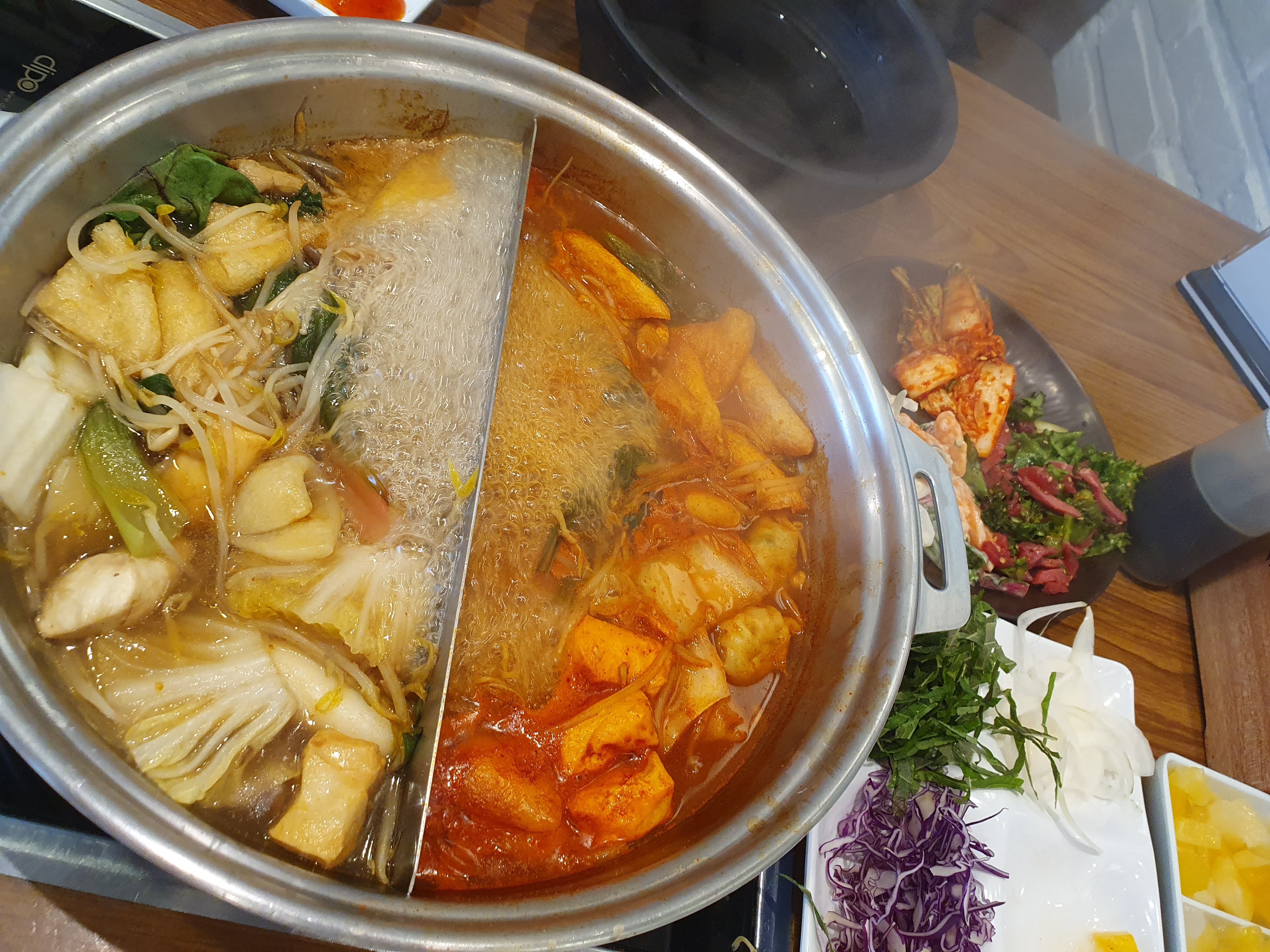 일반 부페보다 먹을게 많네요 고기가 살짝 질긴느낌이..ㅠ - 인천 맛집 채운담 서구청 본점