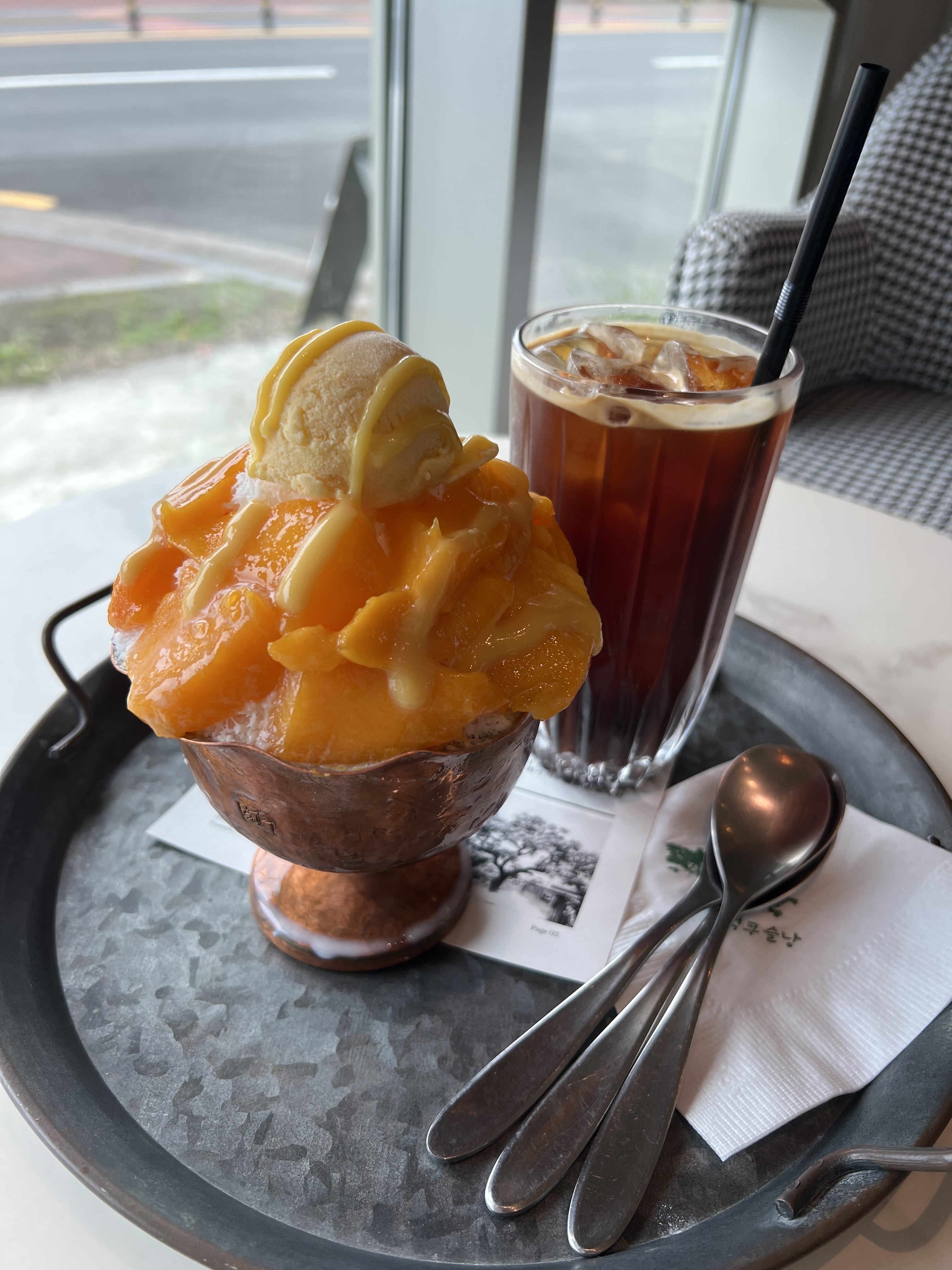 아기와 제주여행을 왔는데 공항 근처에서 맛있는 애플망고빙수를 먹여주고 싶어서 서칭 후 방문