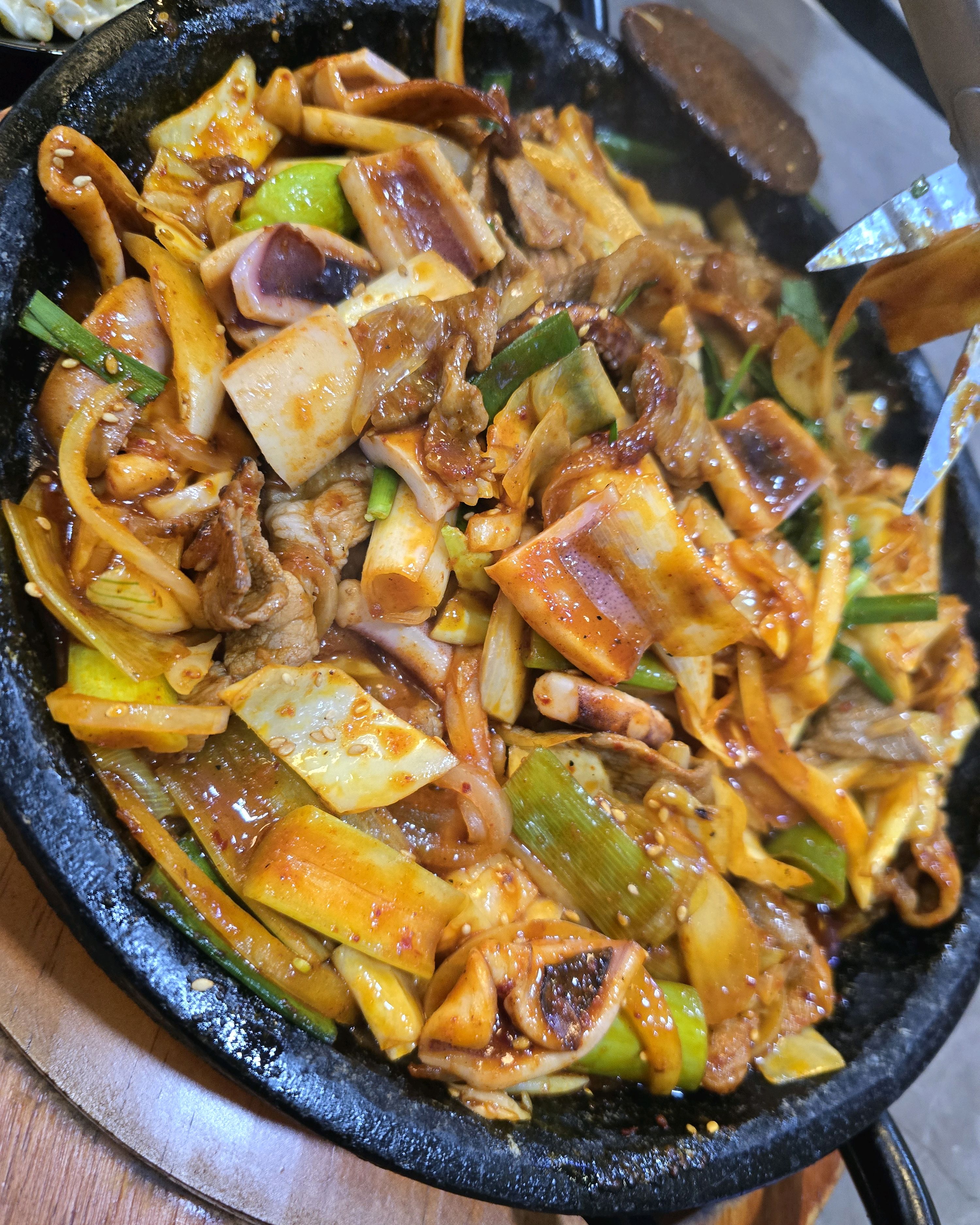 오제2분에 오징어튀김 반마리인데 양이엄청많고 셀프바반찬도다양해요!! - 인천 맛집 해탄 계양구청점