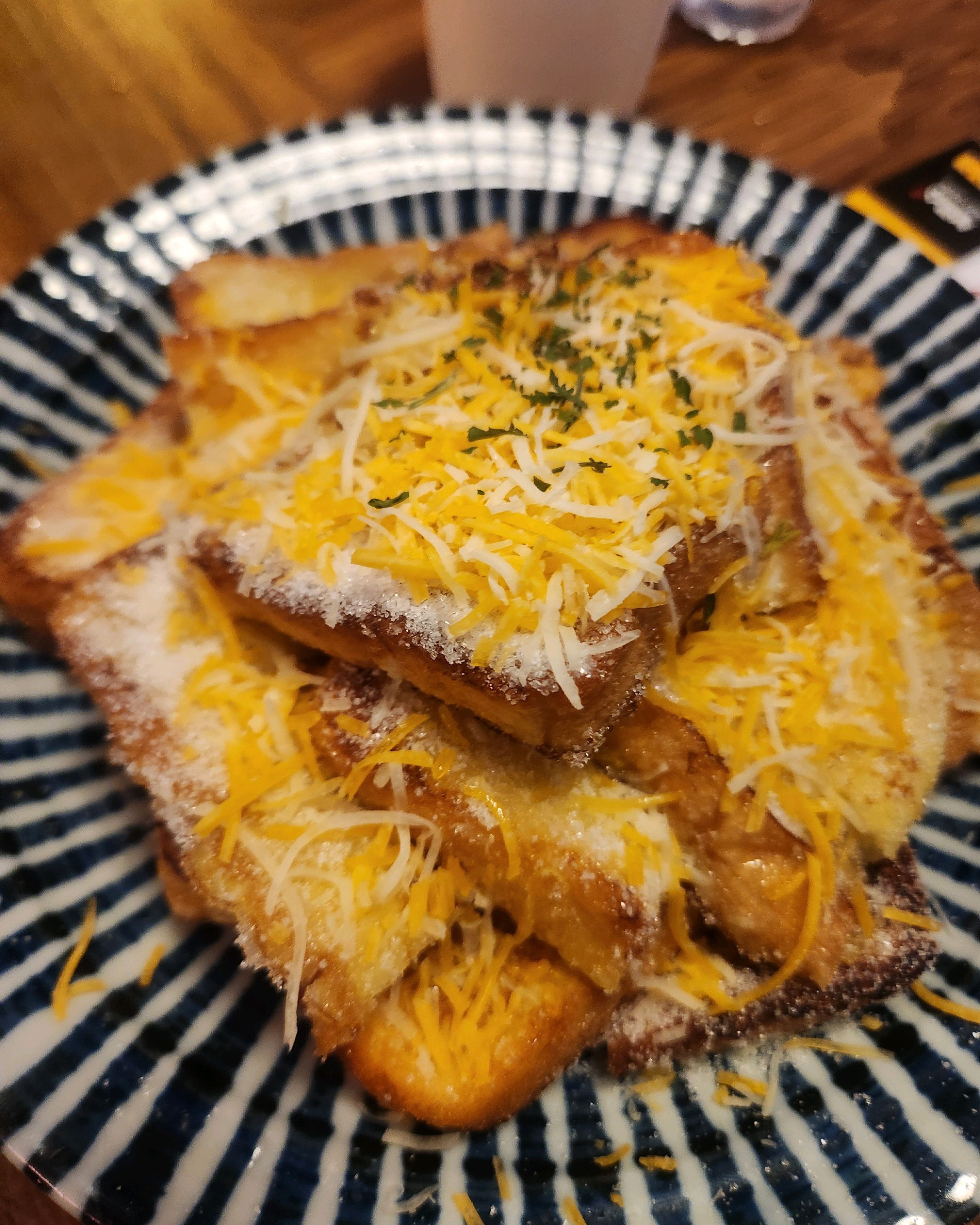 제일 좋아하는안주인데 다른곳과 다르게 정말 맛있습니다. 자주 올게요. 직원분들도 친절하시고