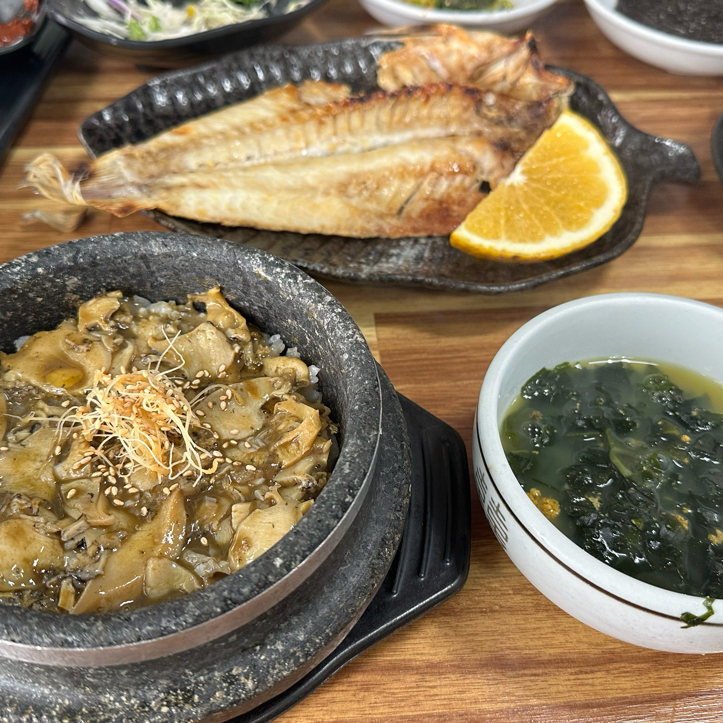 가게가 청결하고 음식이 맛있어요 - 제주 맛집 가람돌솥밥 중문관광단지