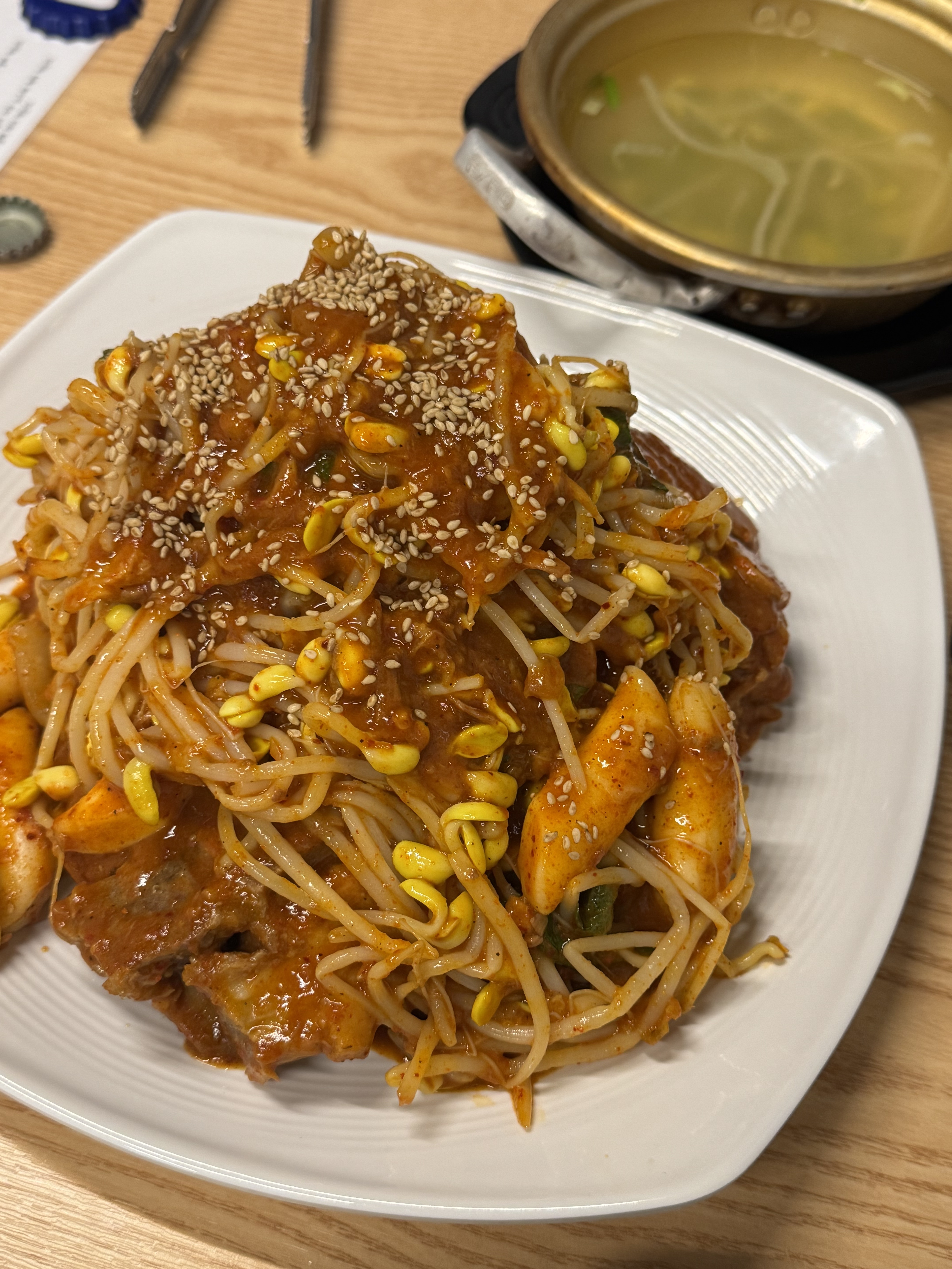 뼈찜 처음 먹어보는데 진짜 맛있어요!!! 매콤하면서 스트레스 싹 풀렸어요 🤭 자주 오고 싶