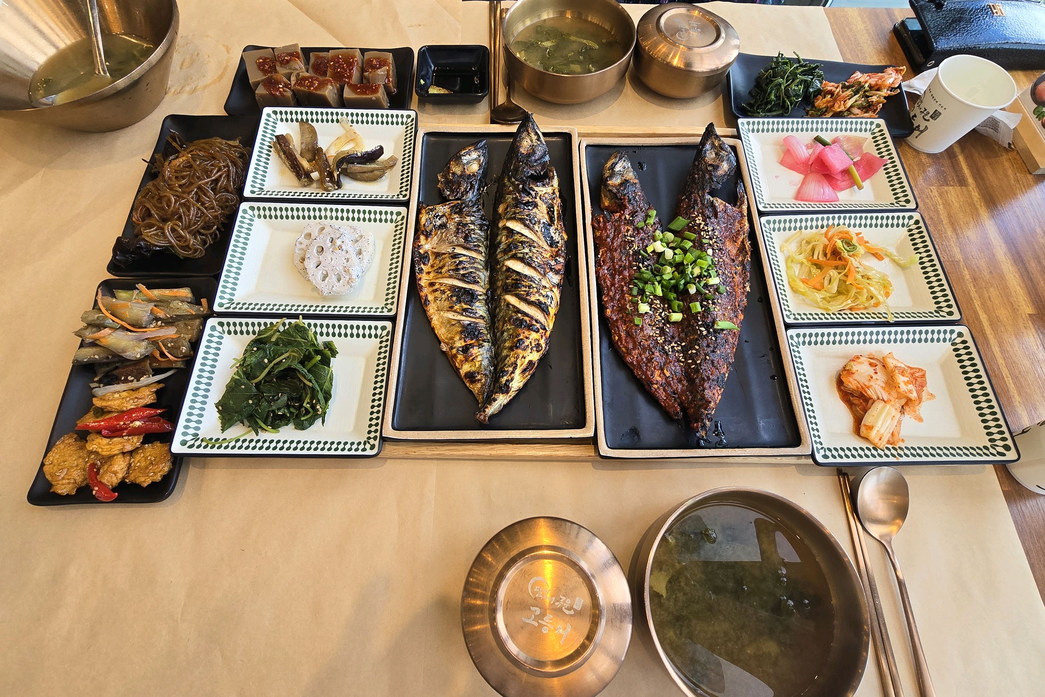 고등어 구이, 양념을 먹었는데 너무 맛있어요 곁은 바싹 속은 촉촉 화로에 향긋한 향이 입안