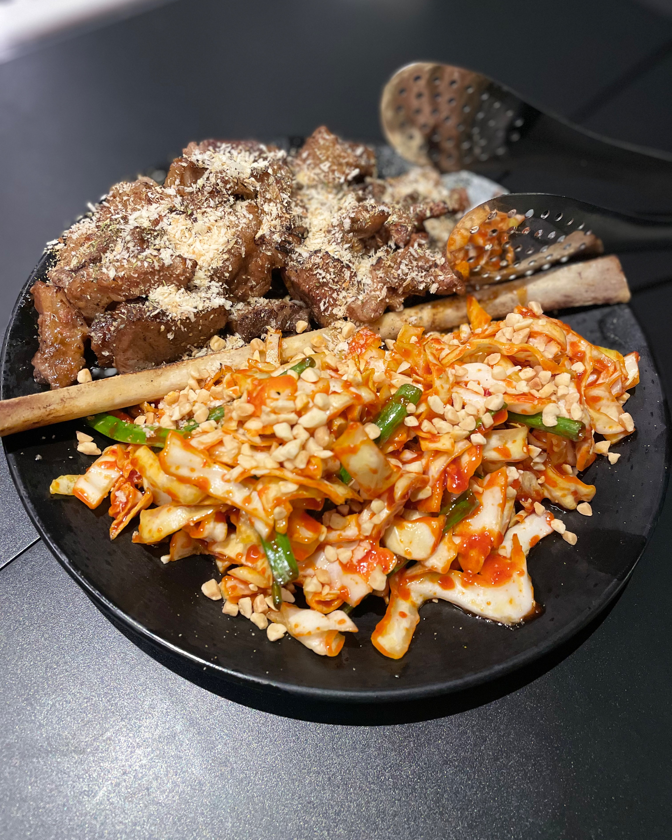 대표메뉴인 우대갈비와 감자전이 특히 맛있었고 다른 음식들도 다 맛있었습니다~ 분위기도 좋은