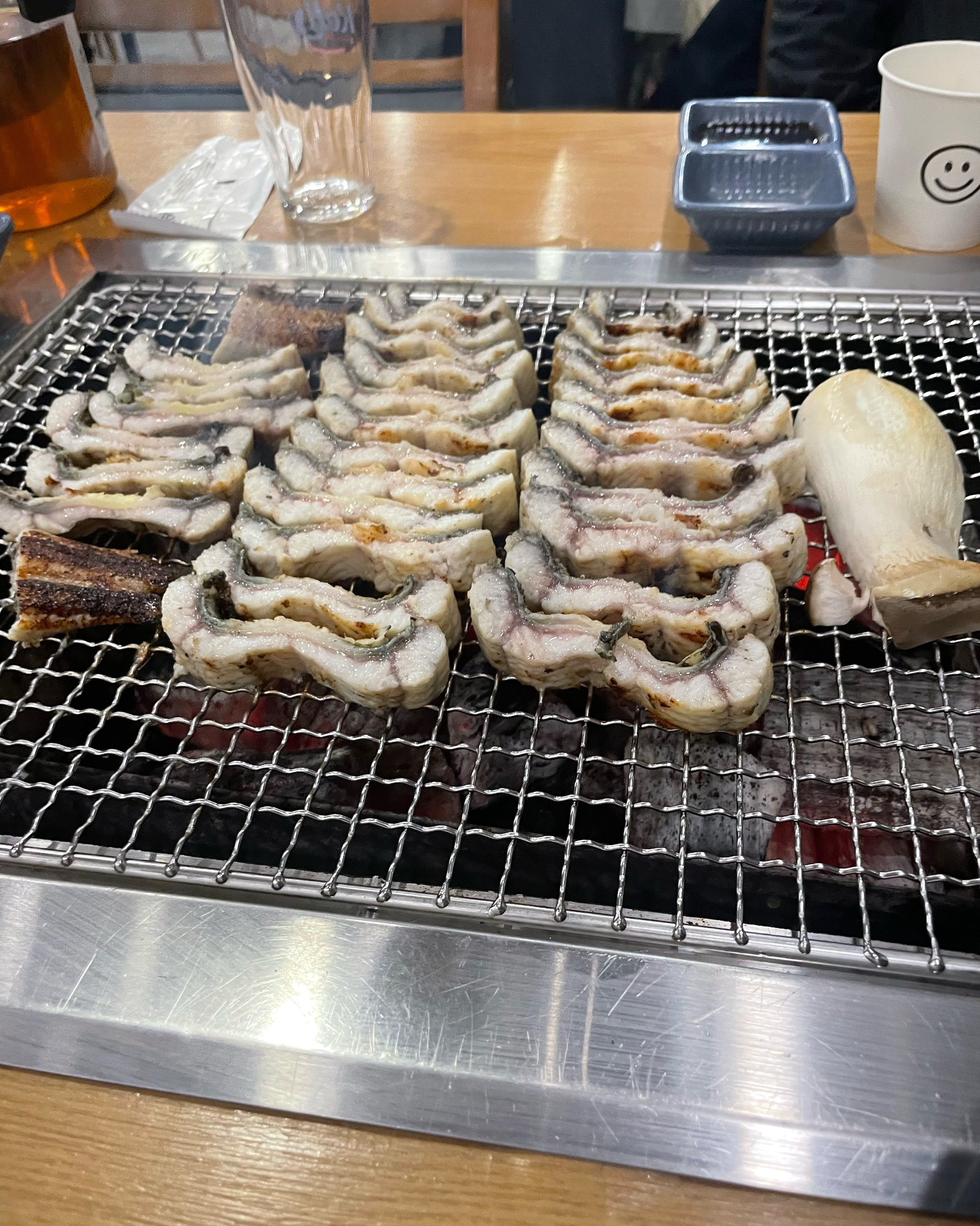 장어 통통하고 질 좋습니다. 어버이날 생각해서 부모님이랑 먹으러왔는데 잘드셔서 기분이 좋습
