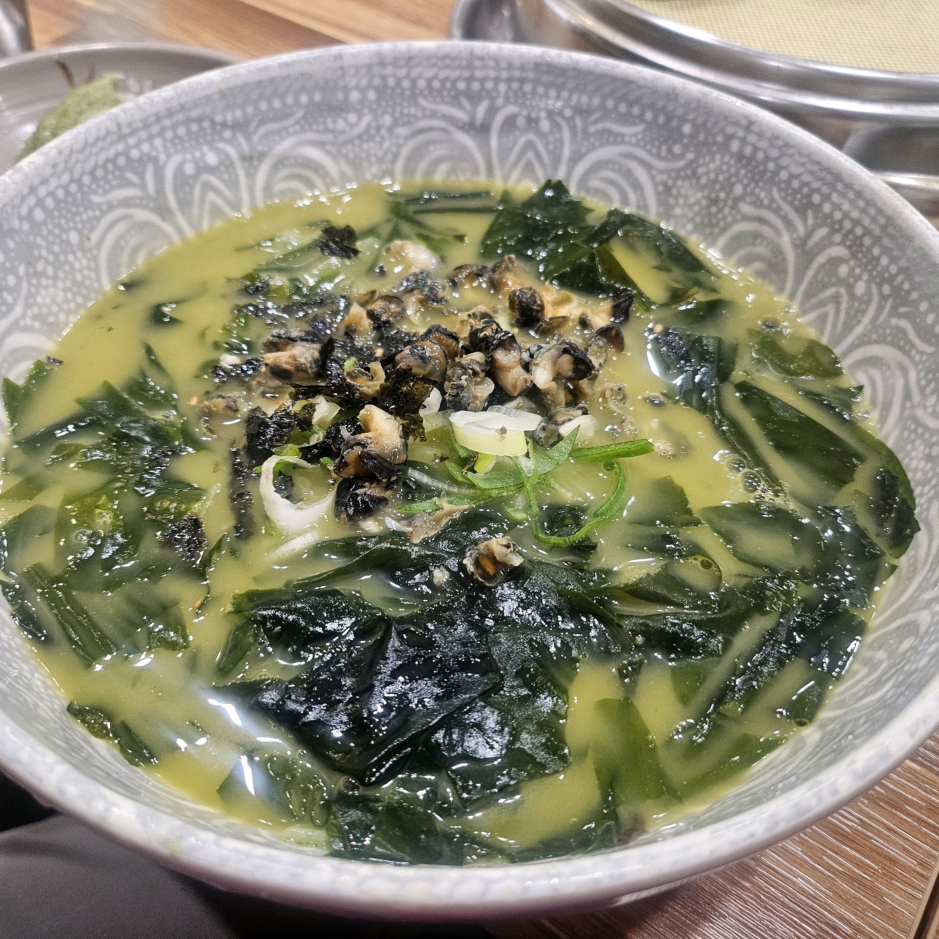 여기의 보말칼국수 엄지척입니다~~~ - 제주 맛집 신제주보말칼국수 제주본점