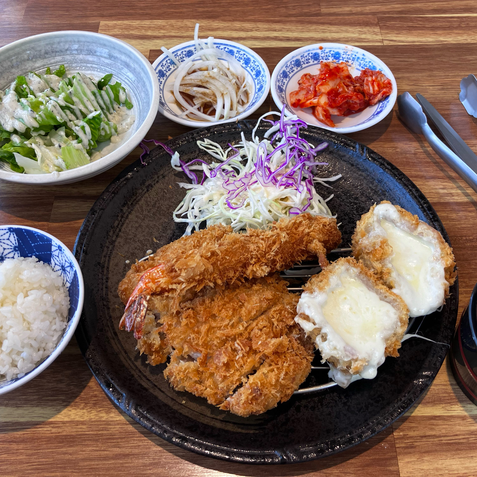 매장은 생각보단 큰 편은 아니였지만 주차는 편합니다 - 제주 맛집 범식당 제주성산점