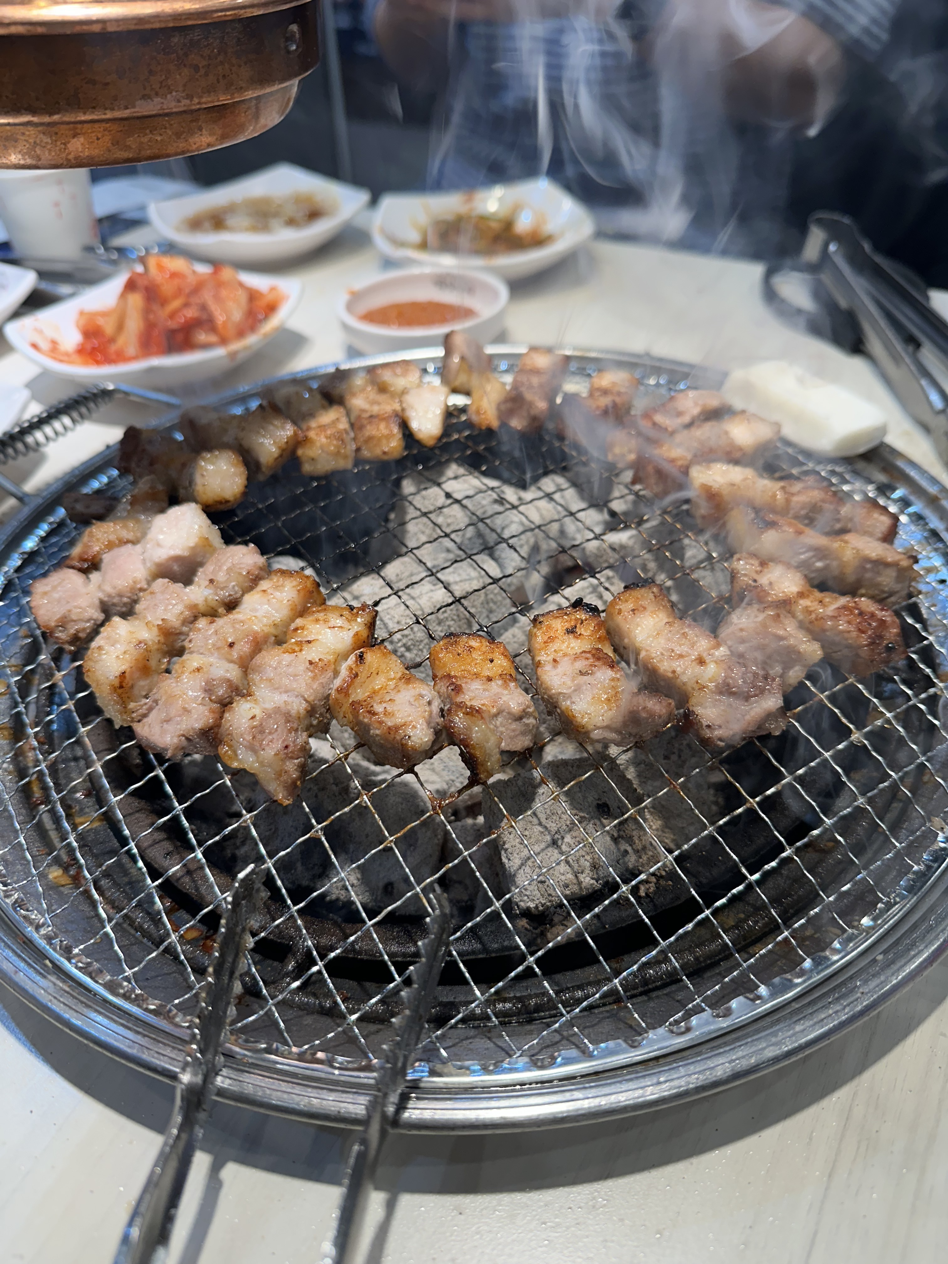 매장 청결도 너무 깔끔하고 리필코너 위치도 매장 중앙에 있어서 정말 편리했습니다~~ - 안산 중앙동 맛집 명륜진사갈비 안산중앙점