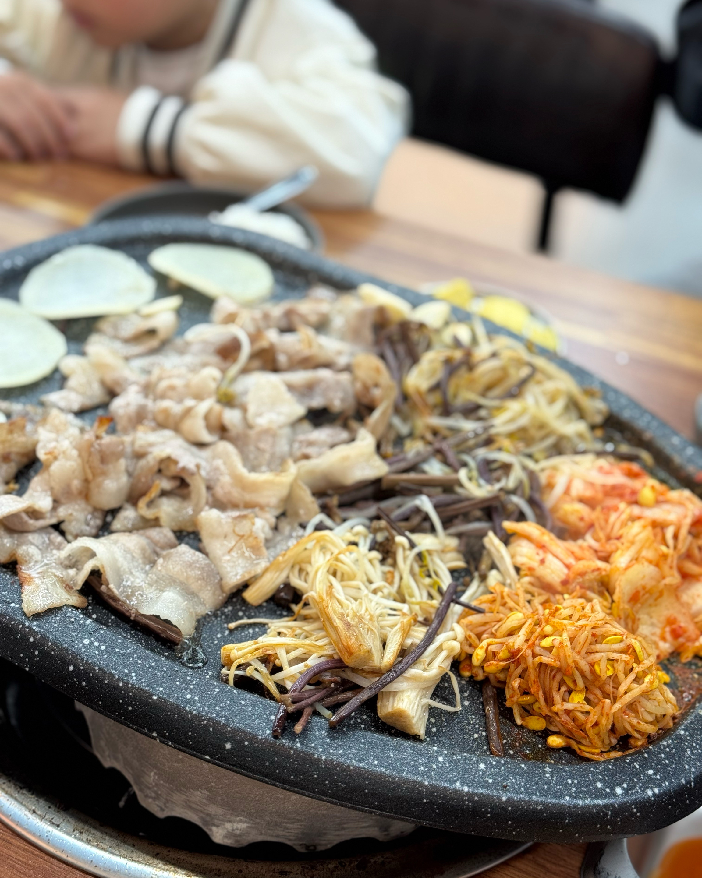 지나다니다 눈에 띄어 방문해봤는데 가성비 좋고 쌈야채가 엄청 싱싱해서 만족해요😆 주차장도