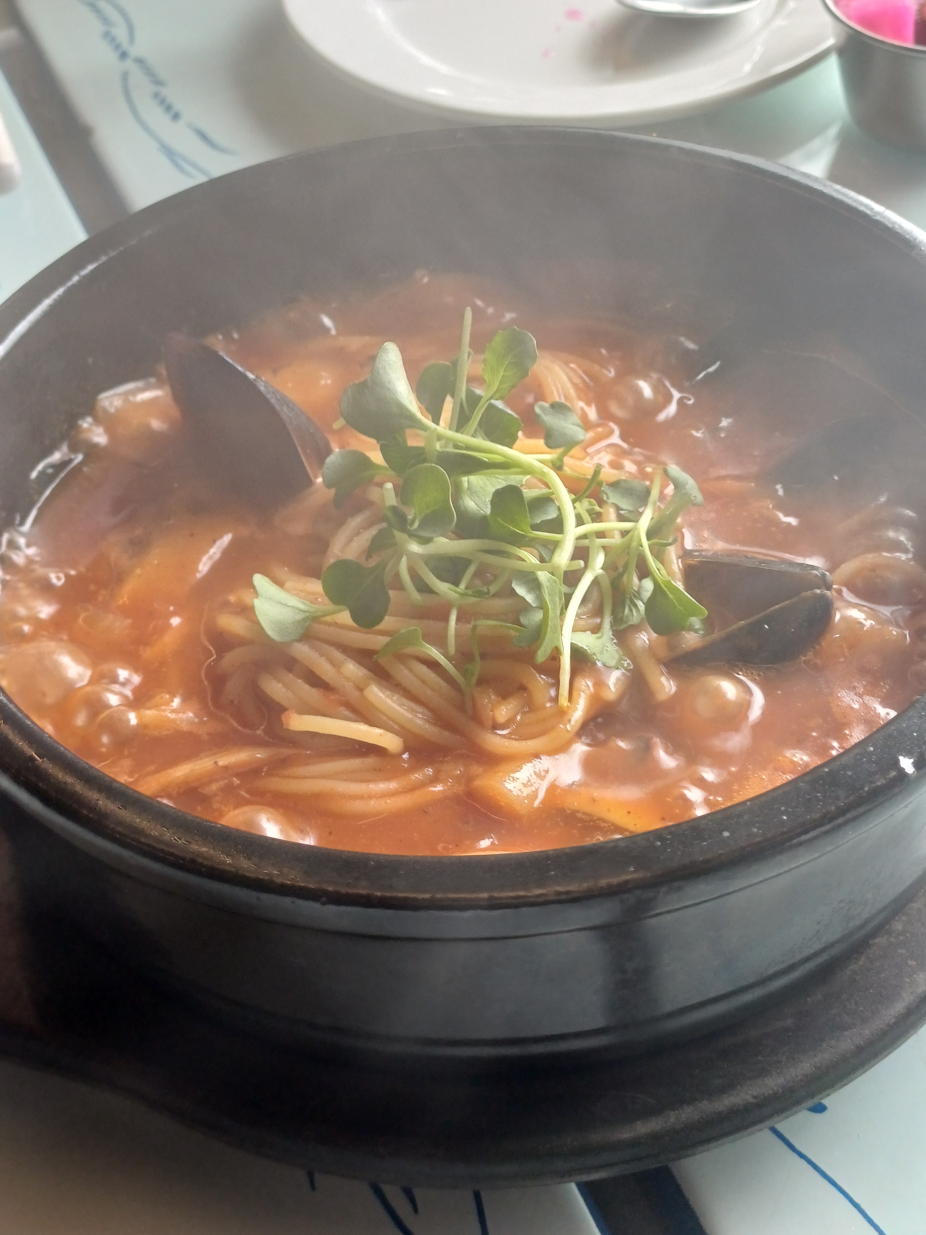 주말이라 사람이 많았지만 그래도 빠르게 들어가서 먹을 수 있었습니다! 맛있고 양도 많아요👍