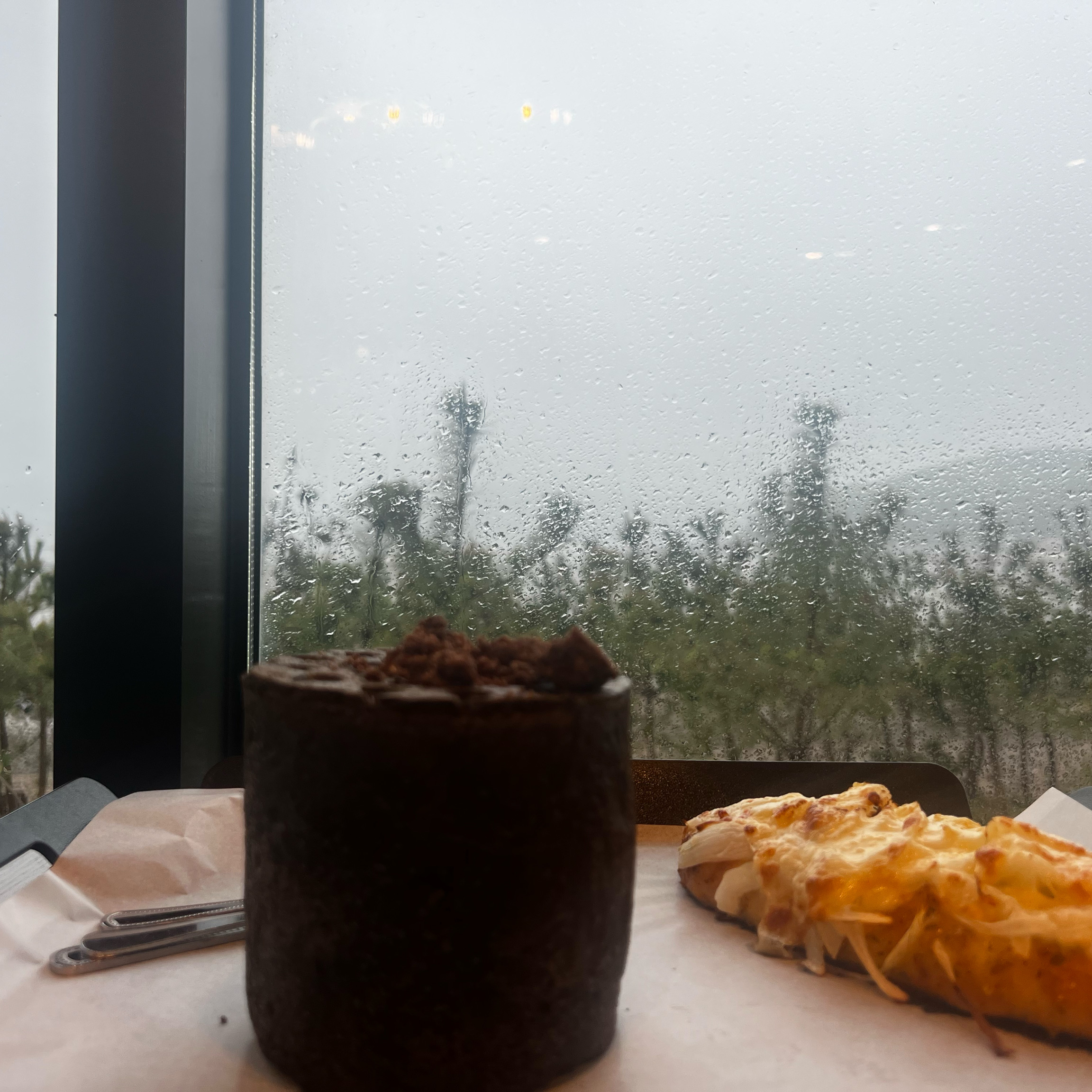연탄빵이 바로 나와서 겟 ㅎㅎ - 인천 맛집 셀럽