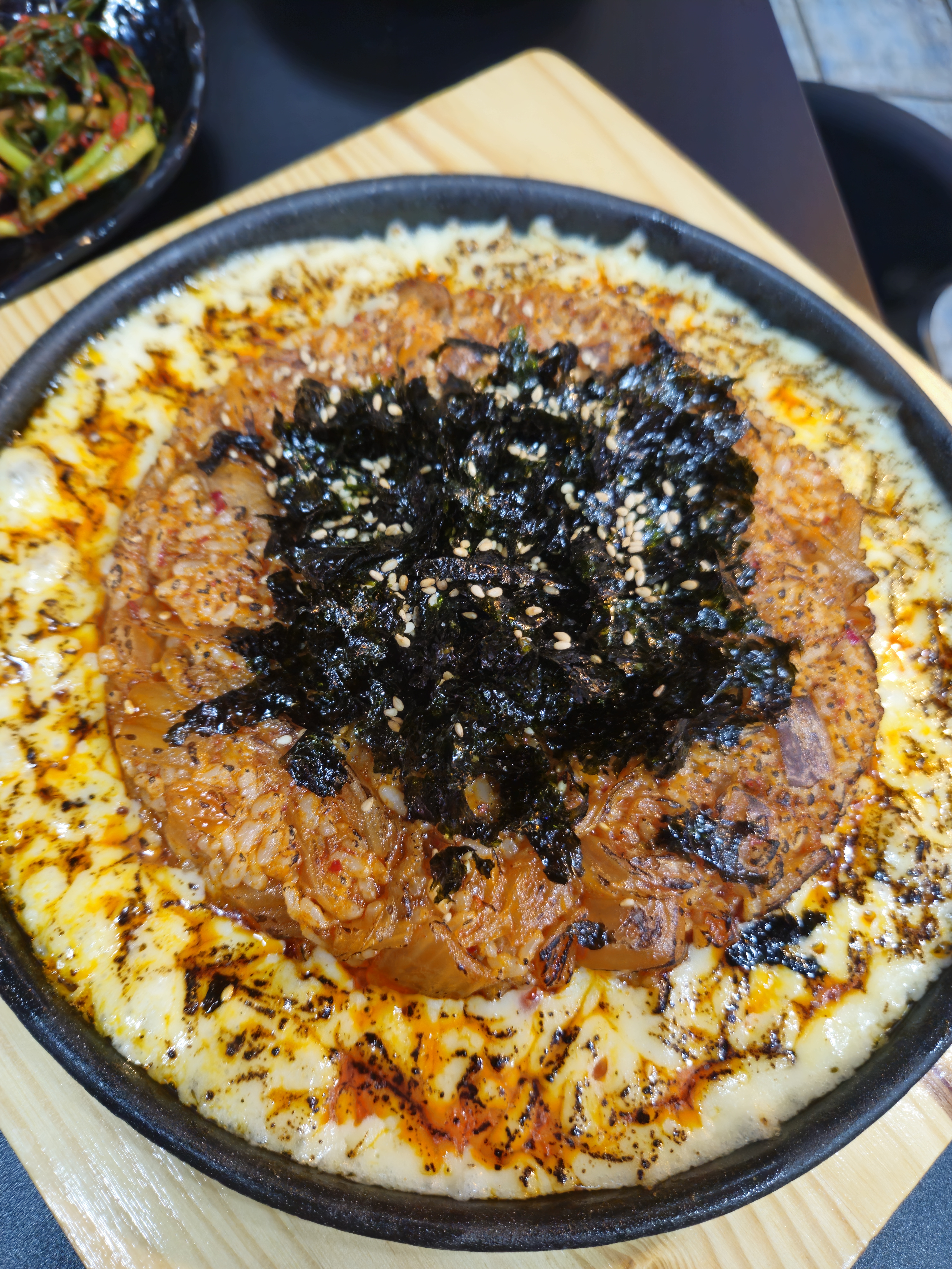 단순히 고기만 있는게 아니라 곁들여먹을 수 있는 다양한 요리가 있어서 와봤는데 너무 맛있어