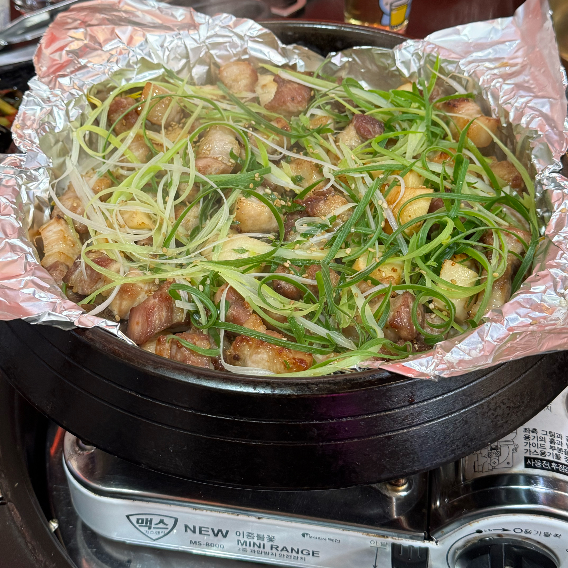 사장님도 친절하시고 밑반찬도 다양하고 고기도 넘 맛있어요🤍 2인분 주문했는데 양이 엄청많아
