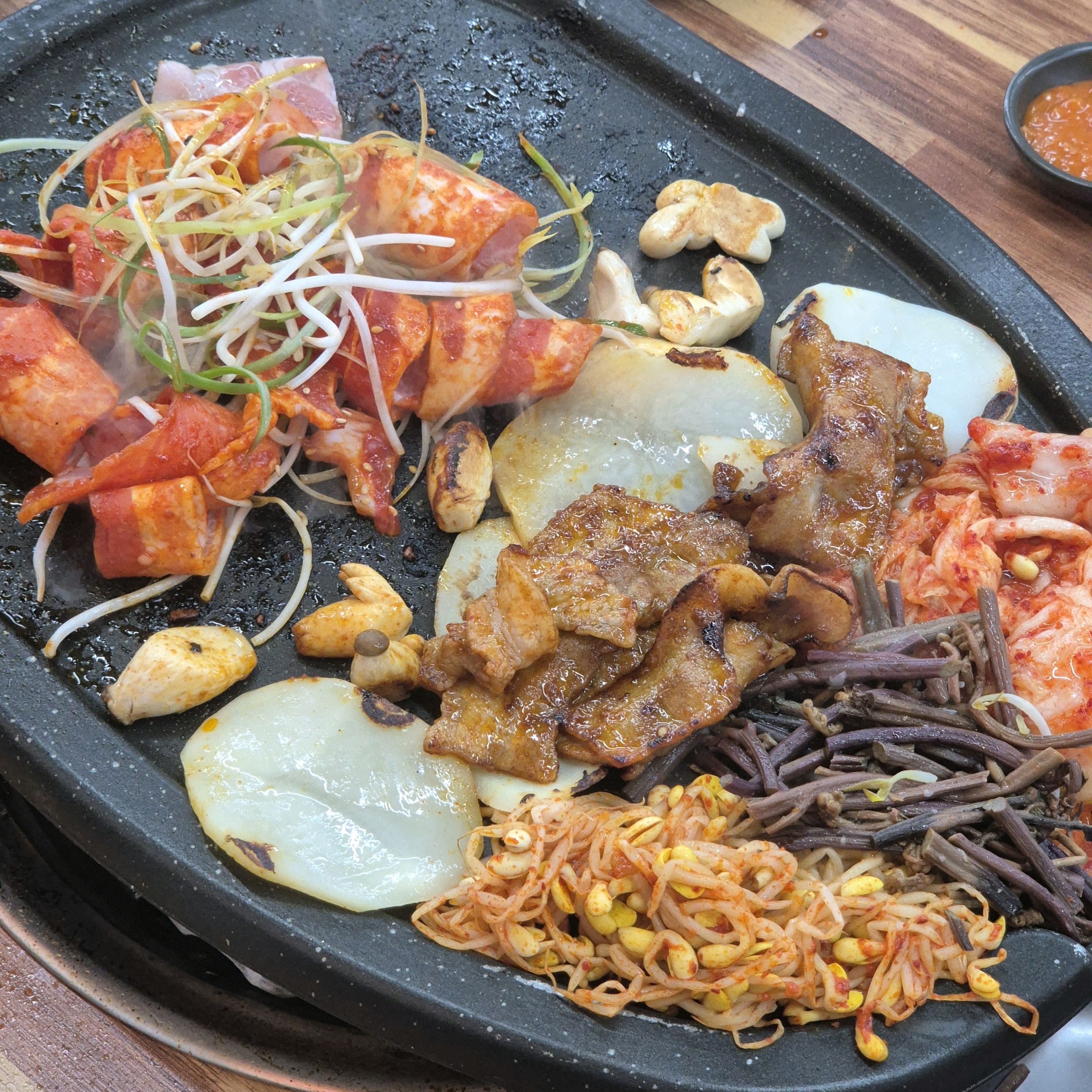 흑돼지 대패도 맛있고, 고추장도 겁나 맛있음.. - 권선동 맛집 대패미가 3900냥