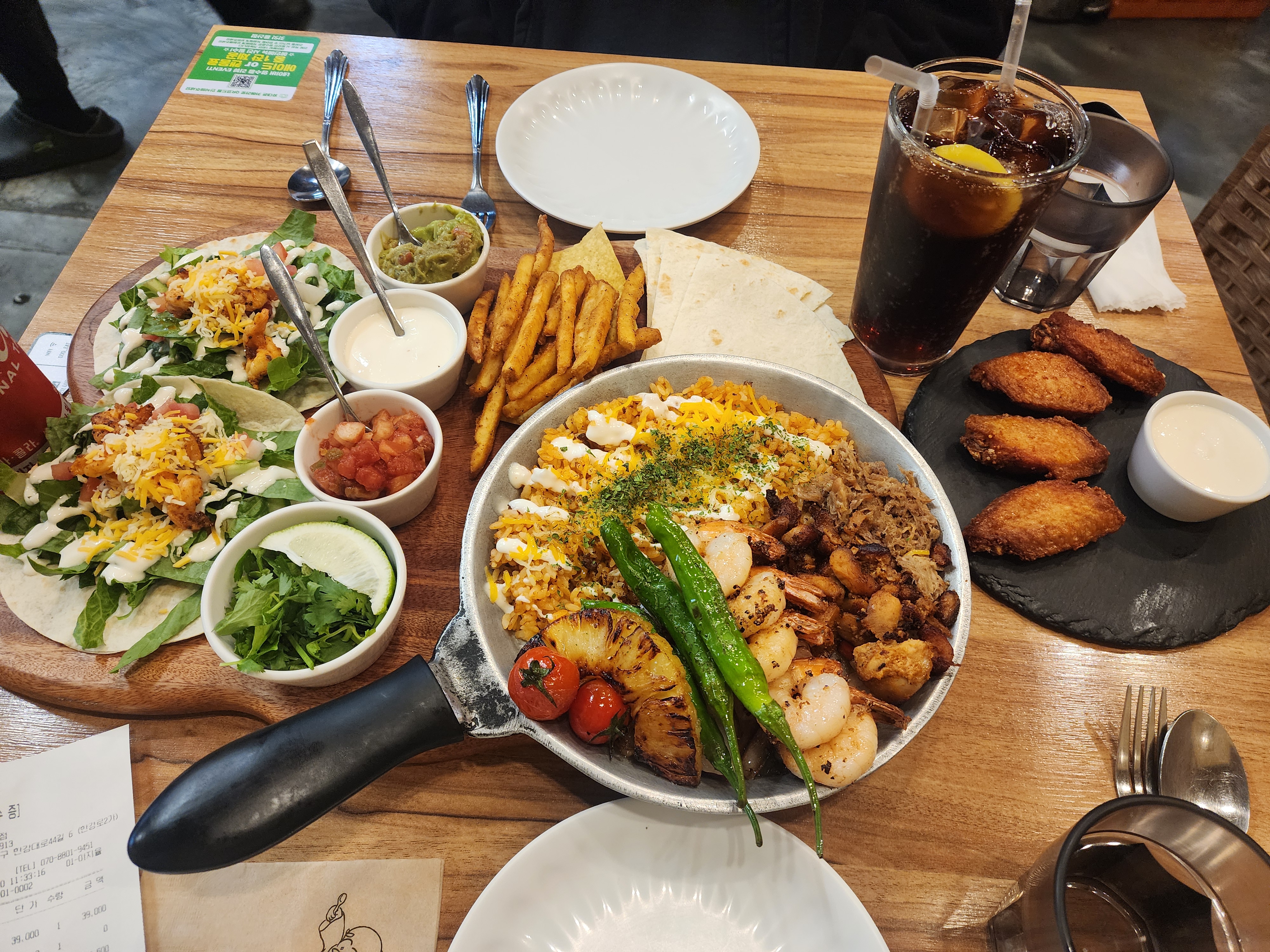 용산올때 가끔 오는데 맛있어요. 양도 많은편이고 B세트 구성도괜찮아요. 담에도 또 올거에요