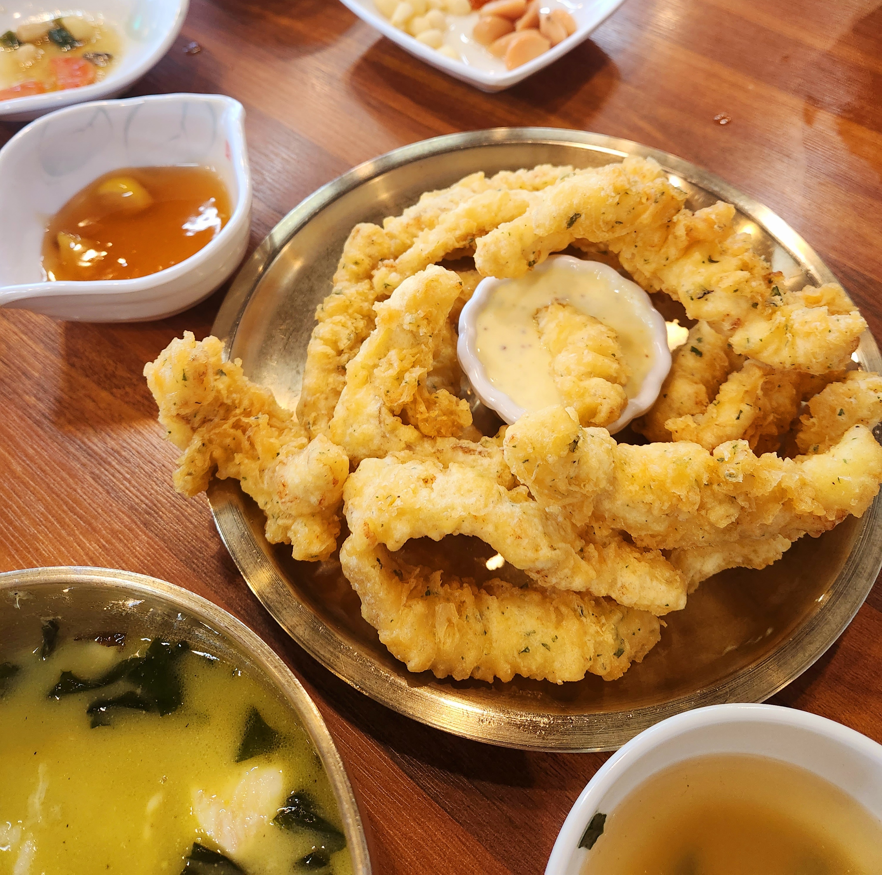 광어탕수어도 맛있고 미역국도 맛있고 초밥도 맛있움💗 토요일 저녁시간대라 웨이팅이 있어서 3