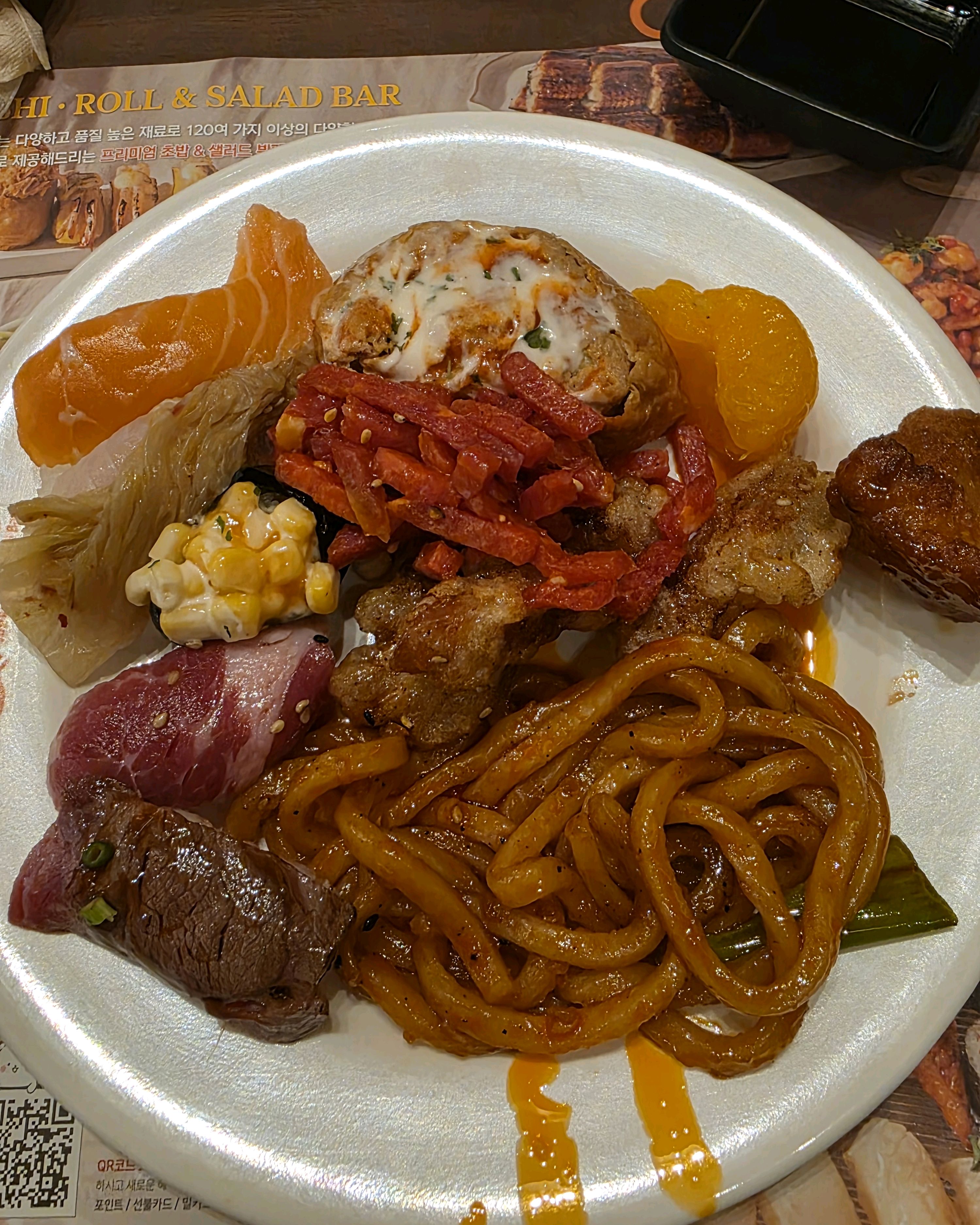 자리가 넓어서 단체로 오기 좋아요 !!! 저녁에 아주 배부르고 맛있게 먹고갑니다! 직원들도