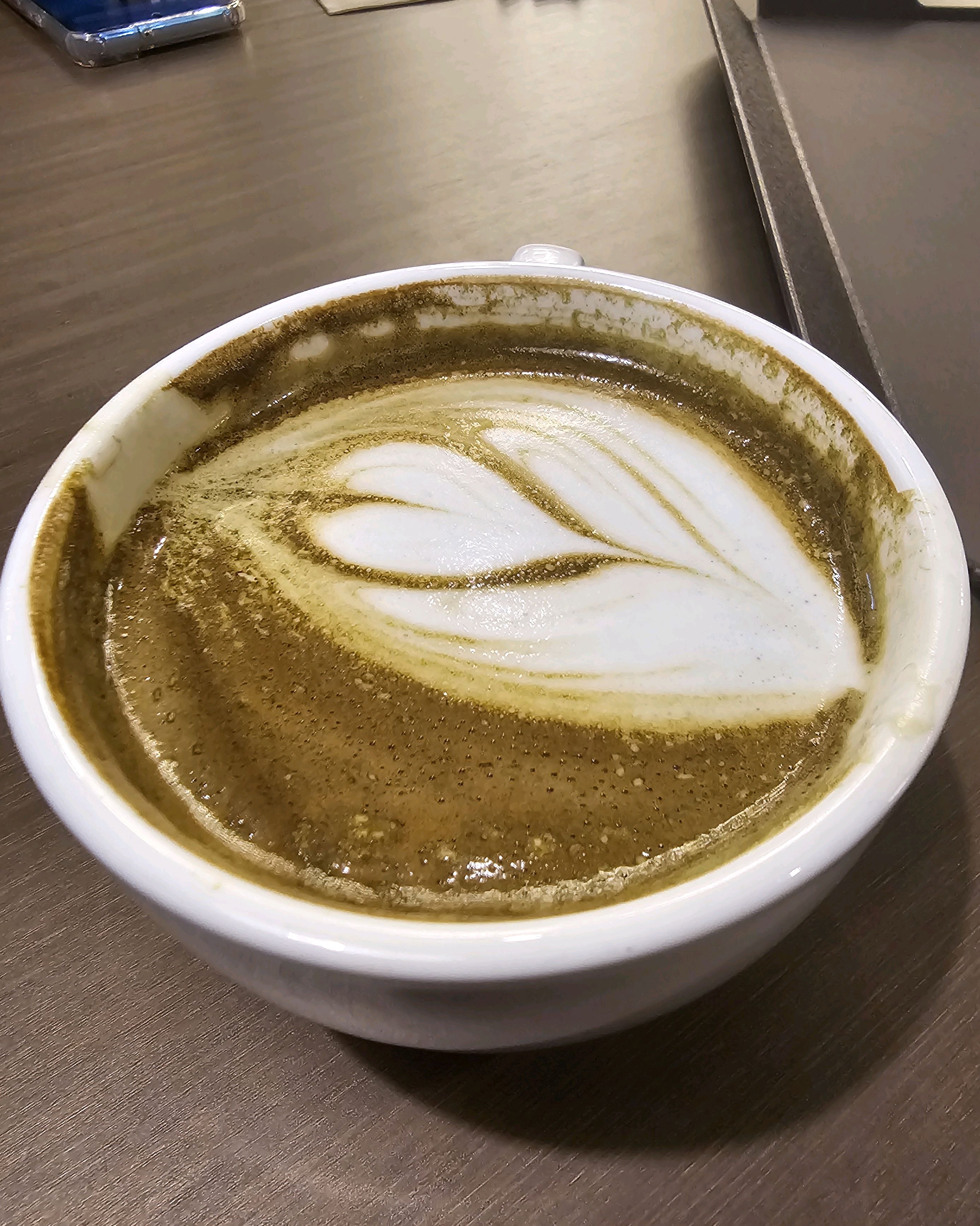말차라떼 너무 맛있네요 오늘 비가와서 아쉽게 물가에는 자리를 못잡았지만 커피가 맛있고 분위