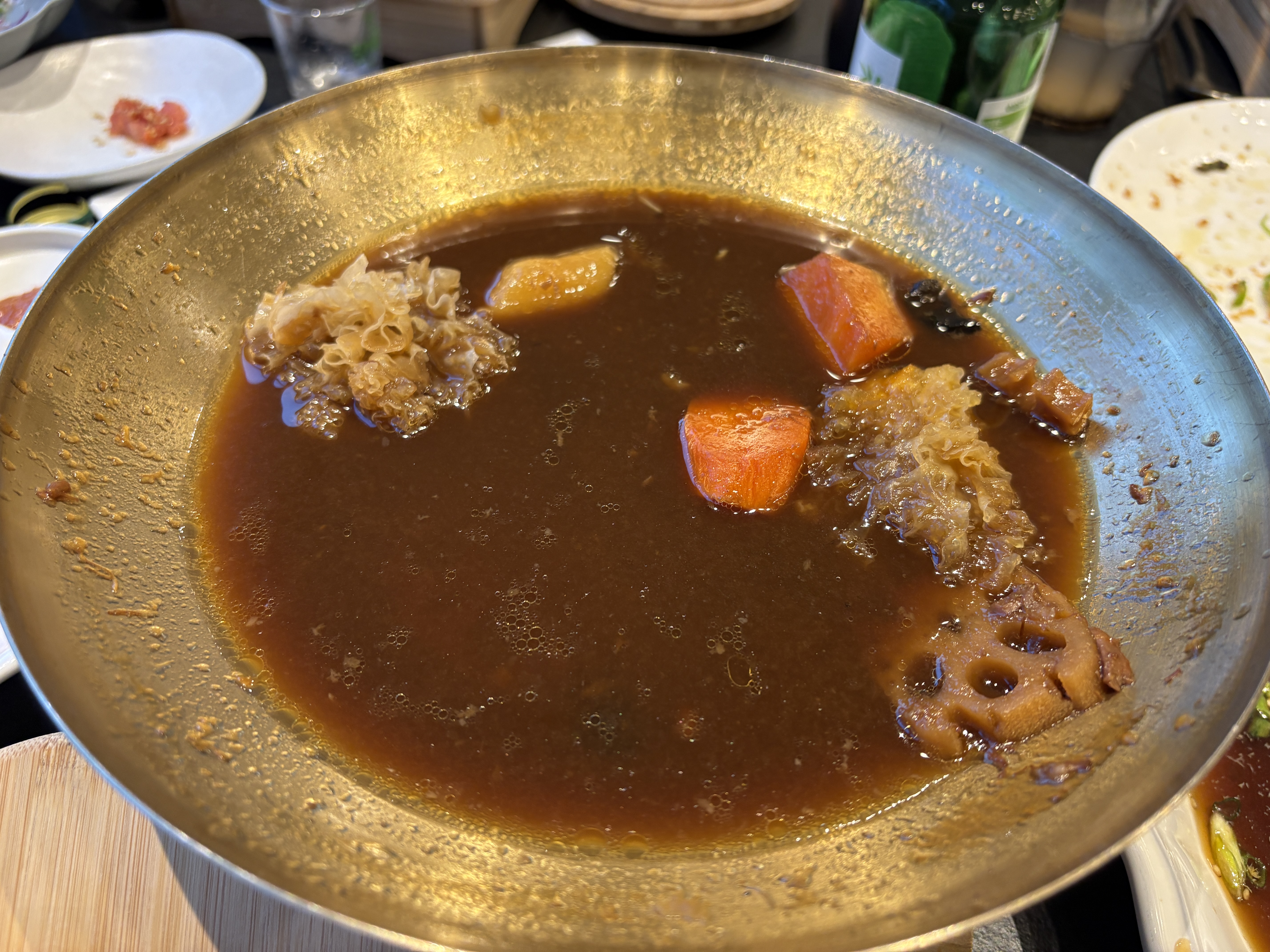 전 사진을 찍었어야했는데 음식들 하나하나 너무 맛있어서 빈그릇이 되버렸네요... 맛있게 잘