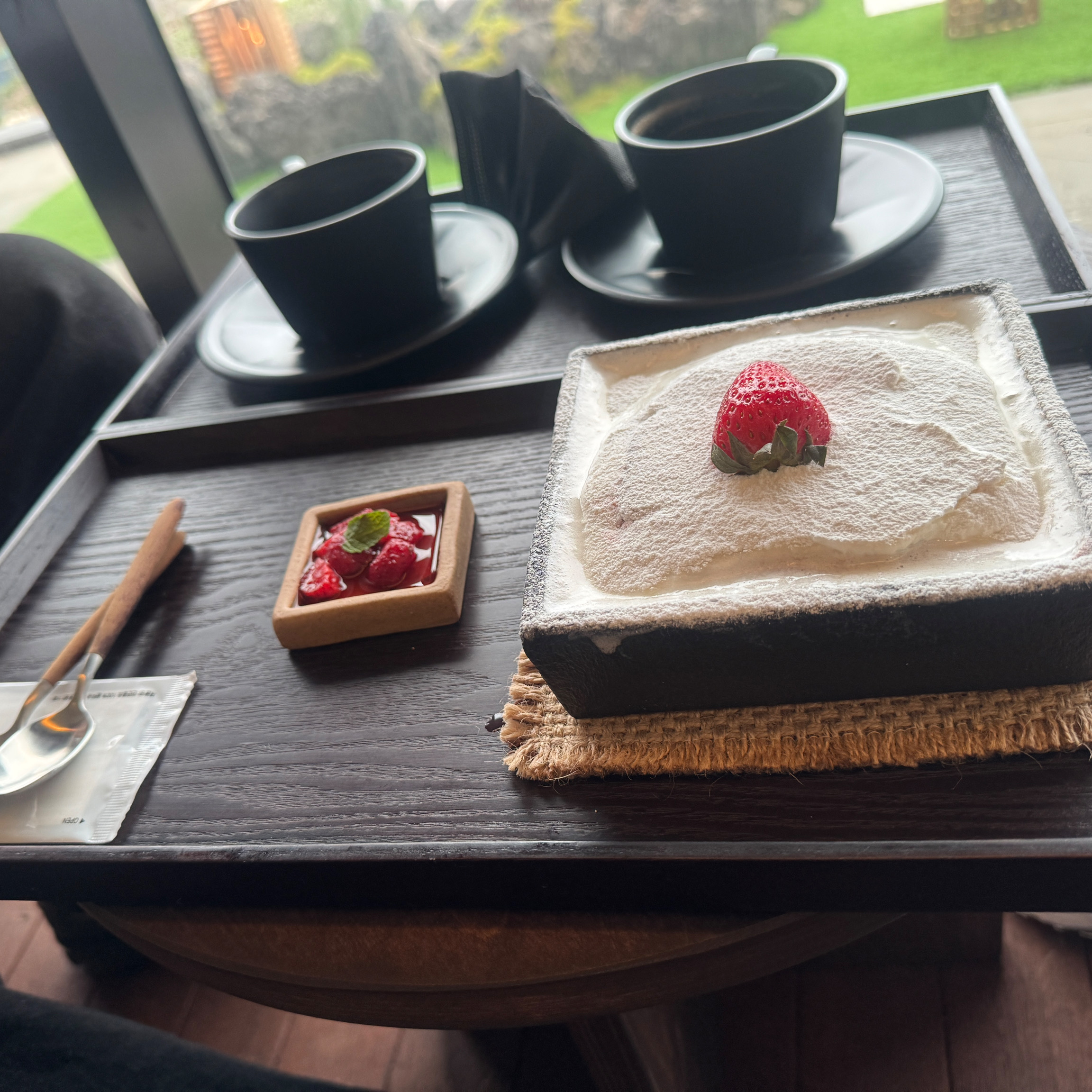 딸기 수플레 카스텔라 - 제주 맛집 청수당 애월