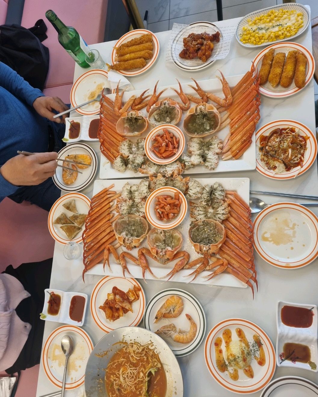 양도많고 다양하고 맛있네요!! 가족 연인들과 오기 너무 좋네요~~ 시장안이라 먹고 시장구경