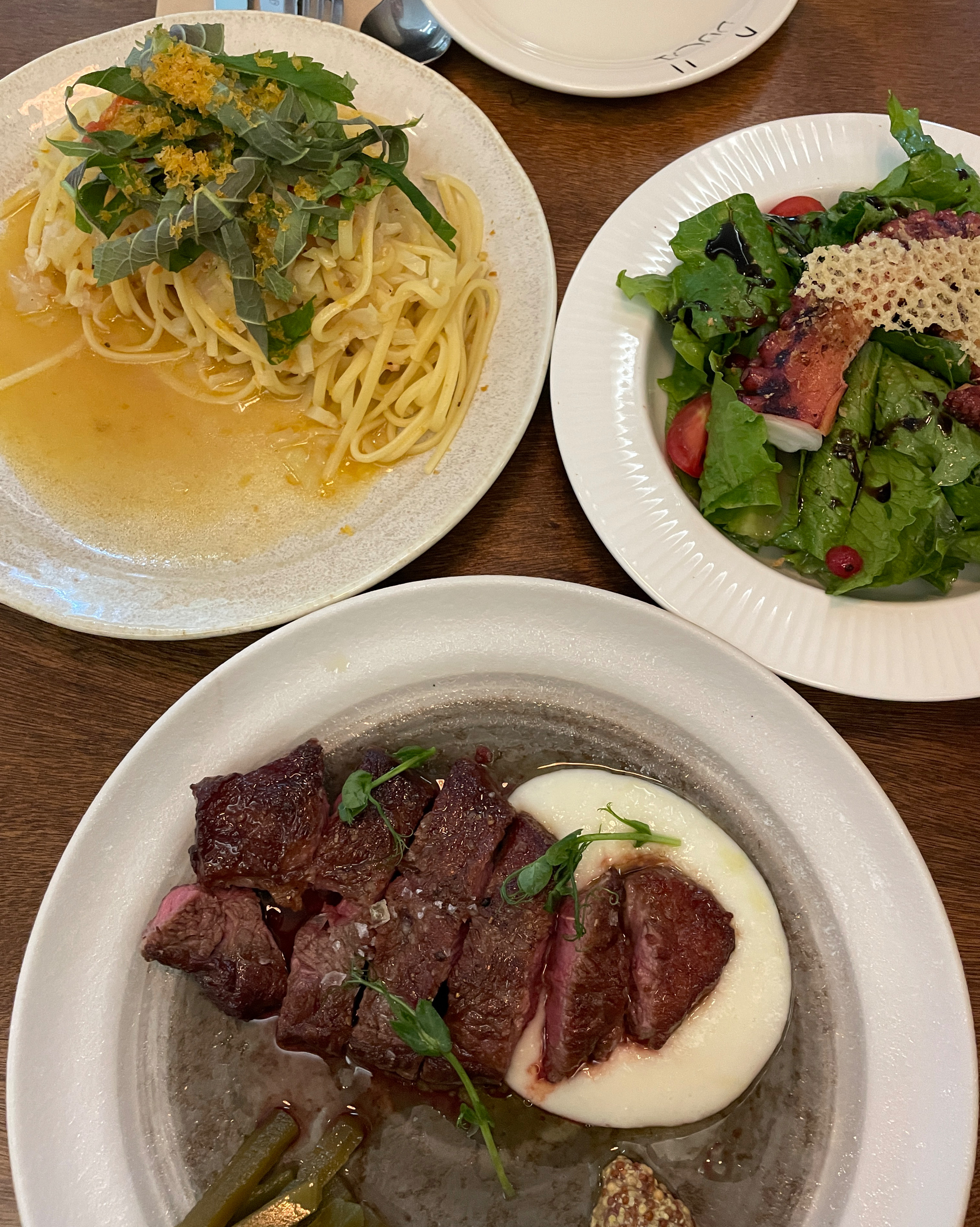 스테이크 너무너무 맛있어요 ㅠㅠ 굽기도 딱이고 로즈마리(?) 향이 나는데 넘 제스탈 ㅜㅠ