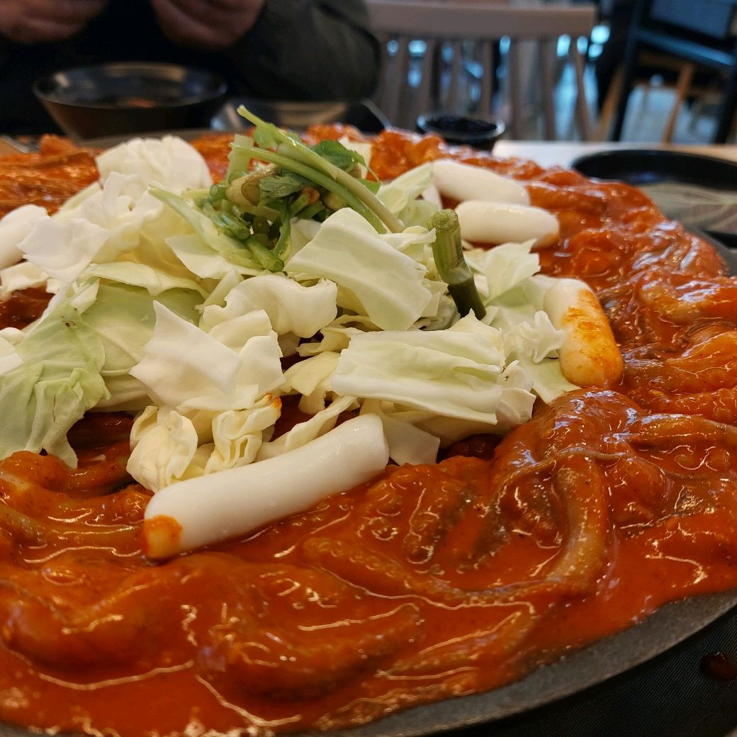 함덕주민인데 여기는 저희가족 찐단골집입니다~!  매콤하고 쭈꾸미도 통통하니  맛있고 양도 