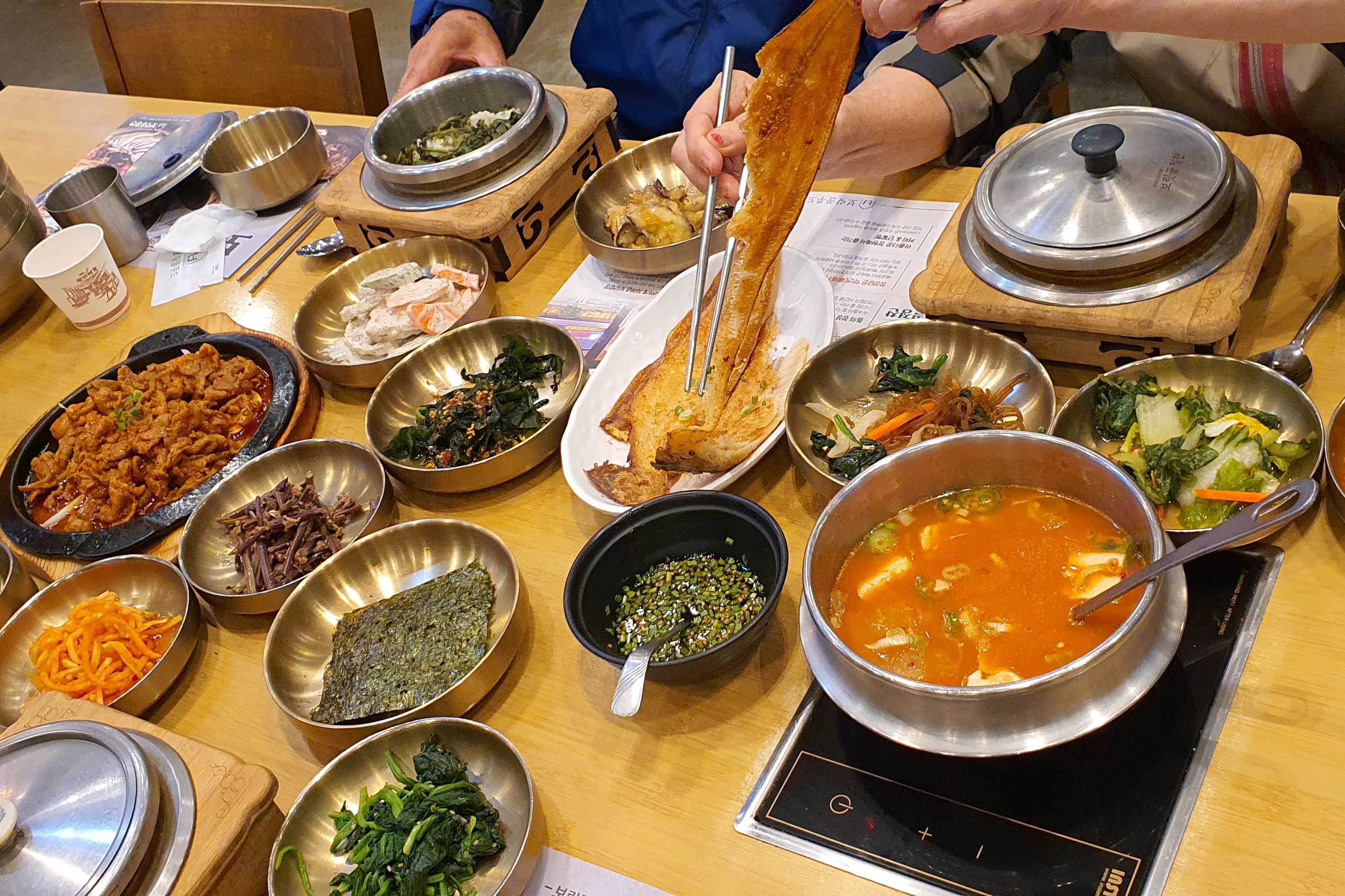 부모님과 지난번에 와서 맛있게 먹었던 기억에 다시 방문했어요~역시 너무 맛있네요~곧 다시