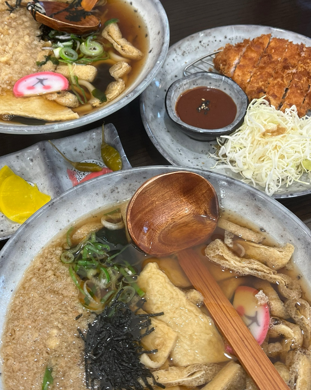 우동이 너무 깔끔하고 맛있어요 ㅠㅠ👍🏽 오늘같이 비바람 부는 날씨에 딱이었어요 - 북촌 맛집 삼동소바 북촌점